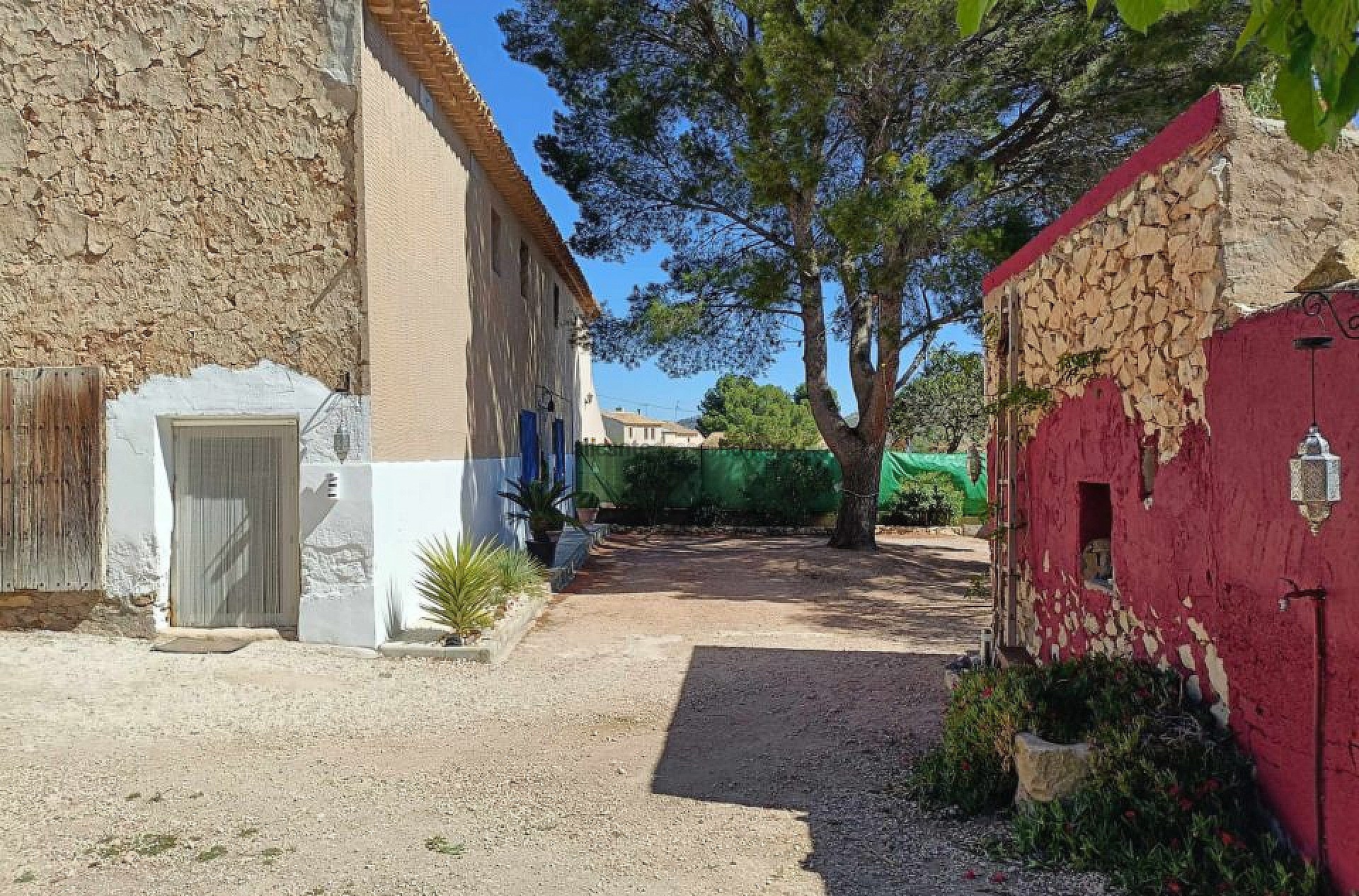 Resale - 4 Bedroom 2 Bathroom Country house in La Romana -  - Alicante