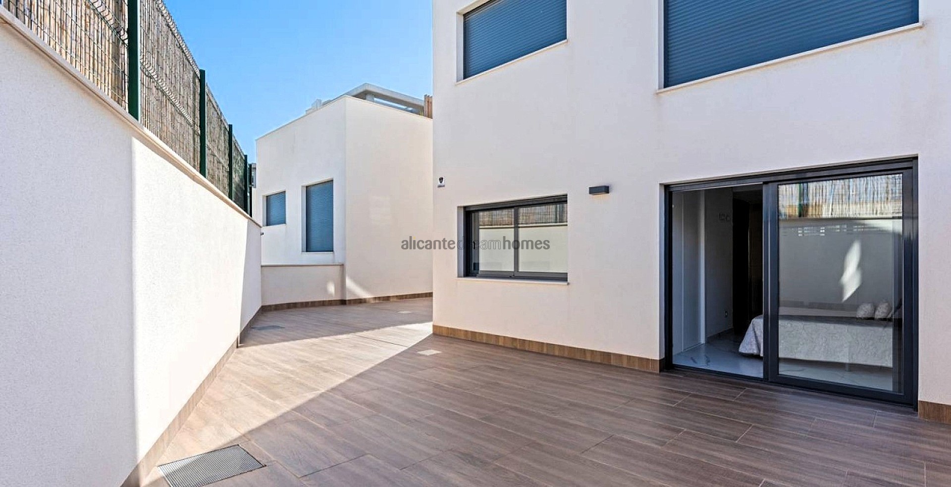 Resale - 2 Bedroom 2 Bathroom Villa in San Miguel de Salinas -  - Alicante