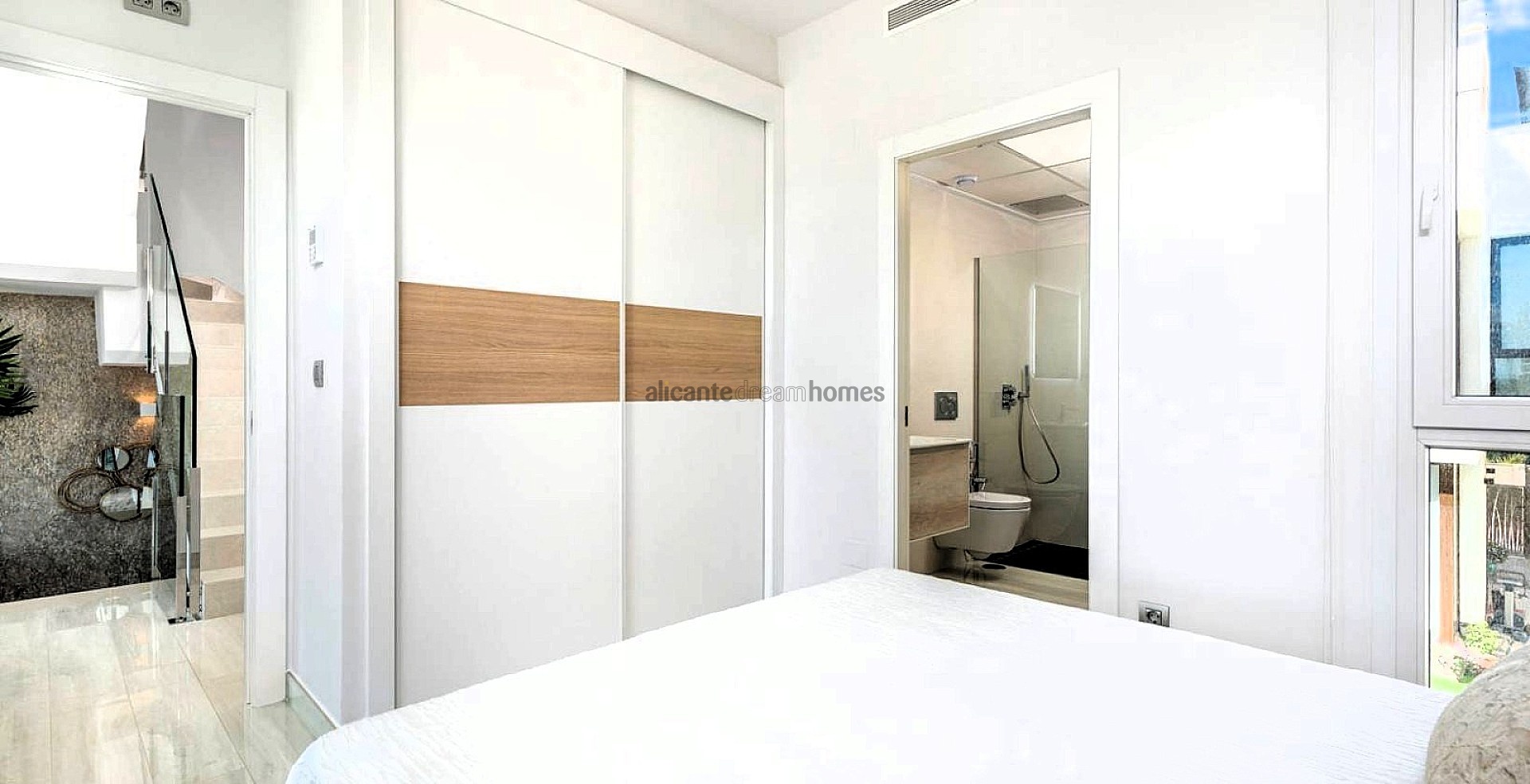 Resale - 5 Bedroom 4 Bathroom Villa in Los Montesinos -  - Alicante