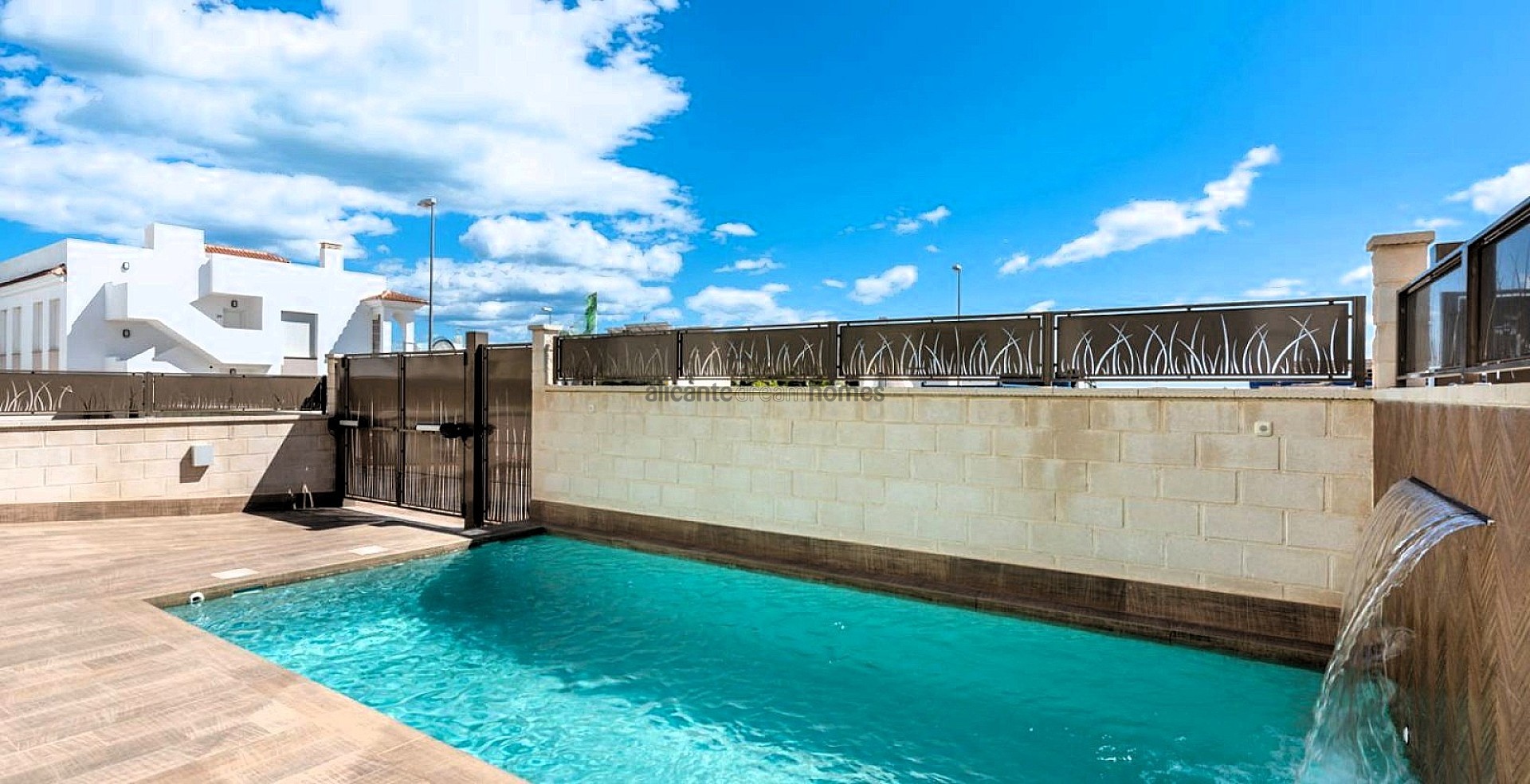 Resale - 5 Bedroom 4 Bathroom Villa in Los Montesinos -  - Alicante