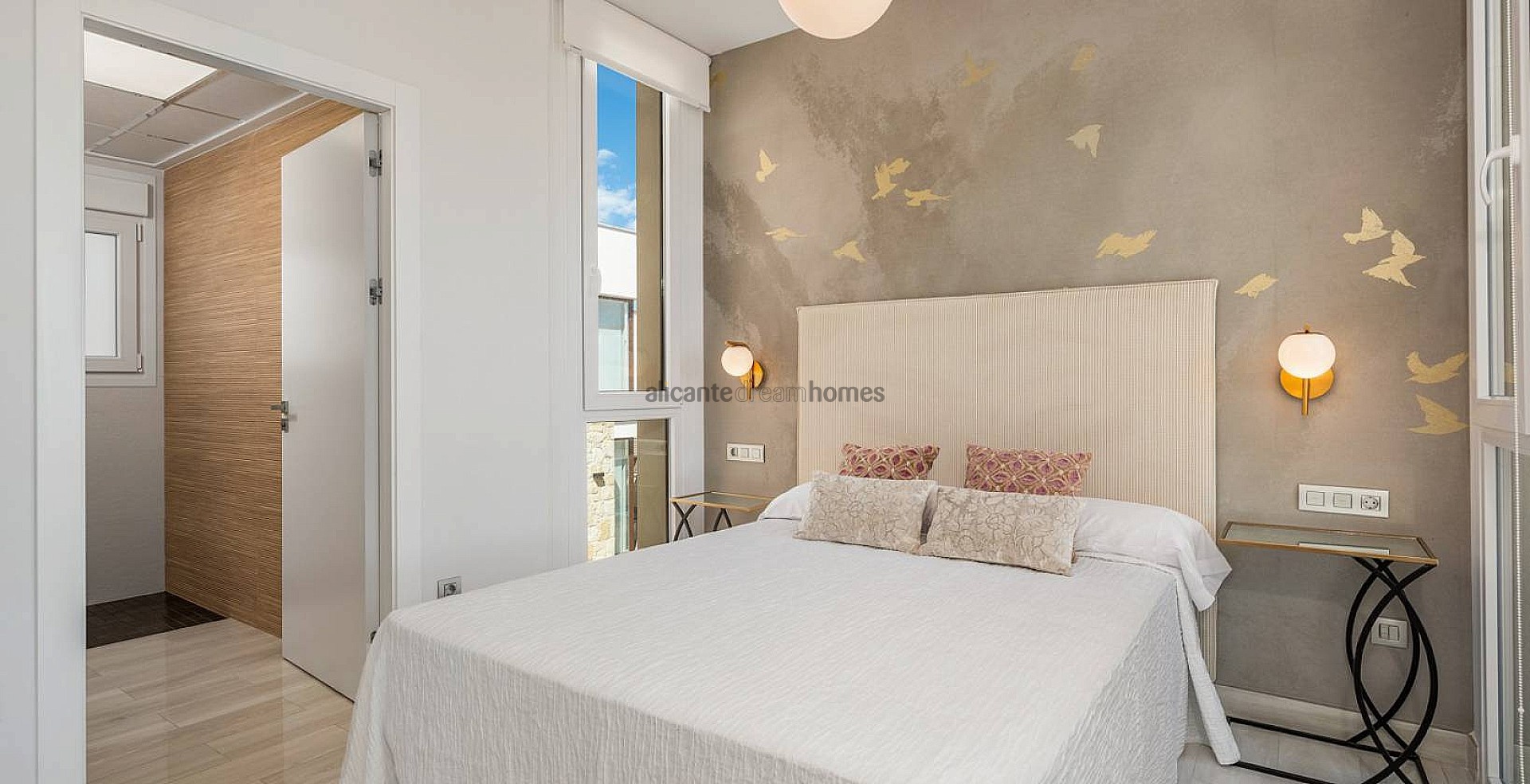 Resale - 5 Bedroom 4 Bathroom Villa in Los Montesinos -  - Alicante