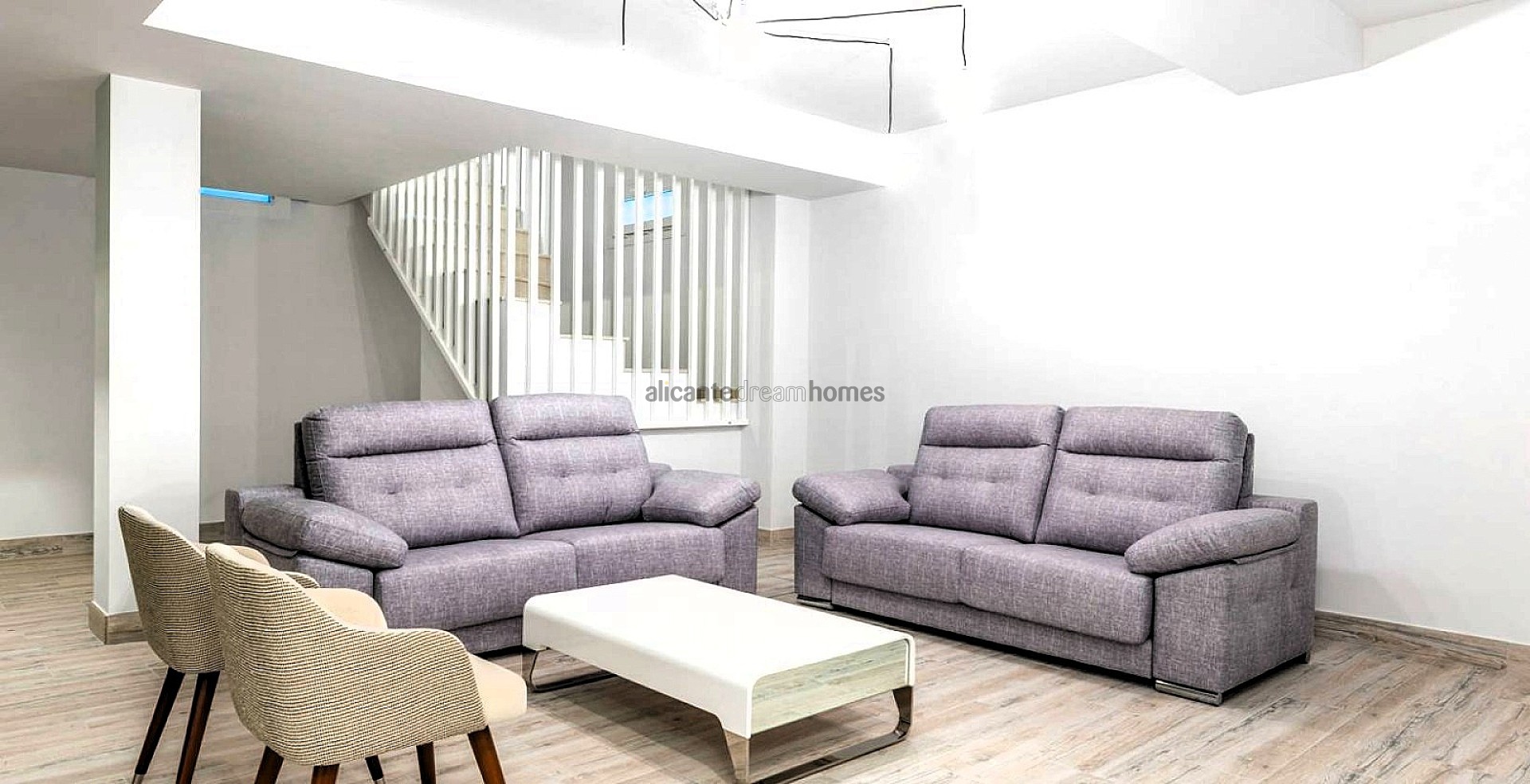 Resale - 5 Bedroom 4 Bathroom Villa in Los Montesinos -  - Alicante