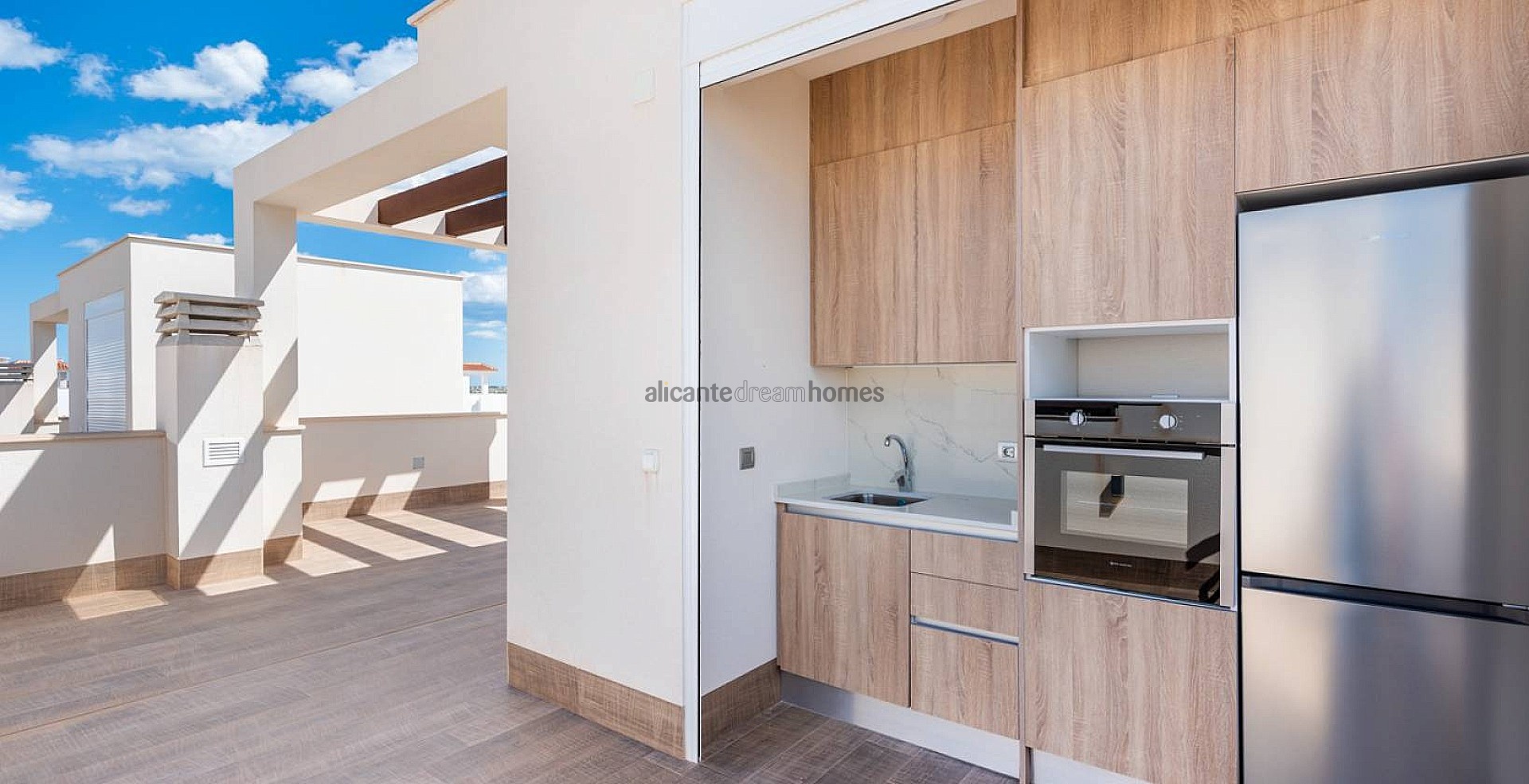 Resale - 5 Bedroom 4 Bathroom Villa in Los Montesinos -  - Alicante
