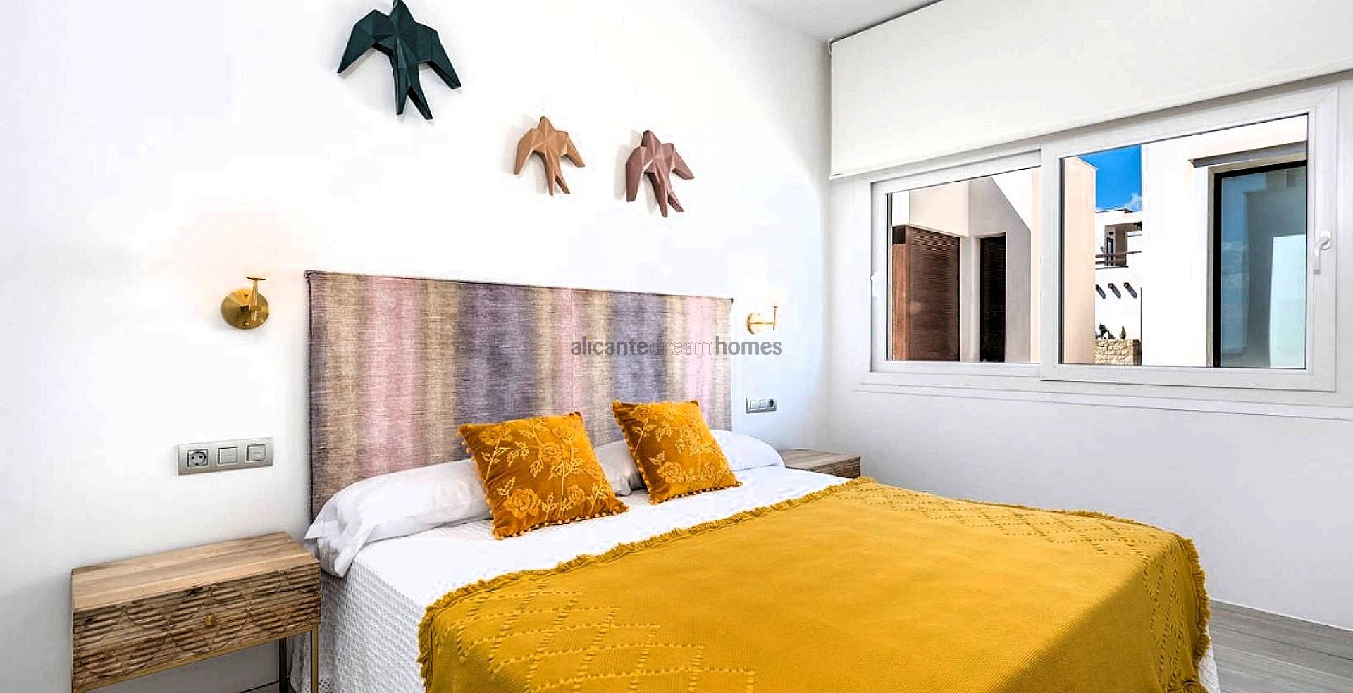 Resale - 5 Bedroom 4 Bathroom Villa in Los Montesinos -  - Alicante