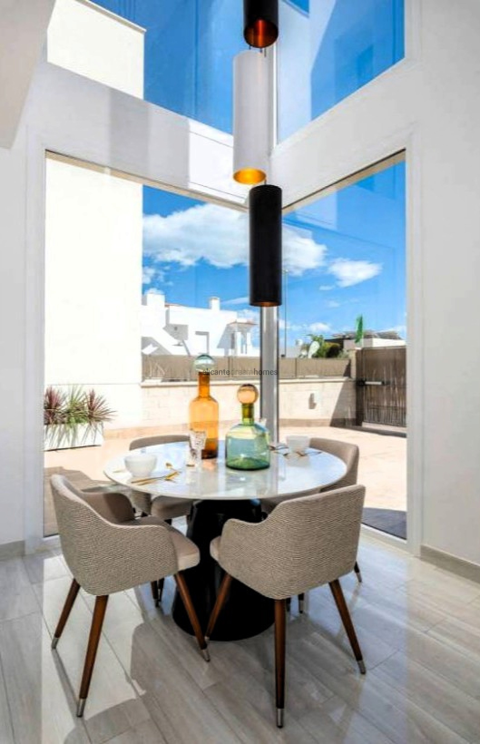 Resale - 5 Bedroom 4 Bathroom Villa in Los Montesinos -  - Alicante