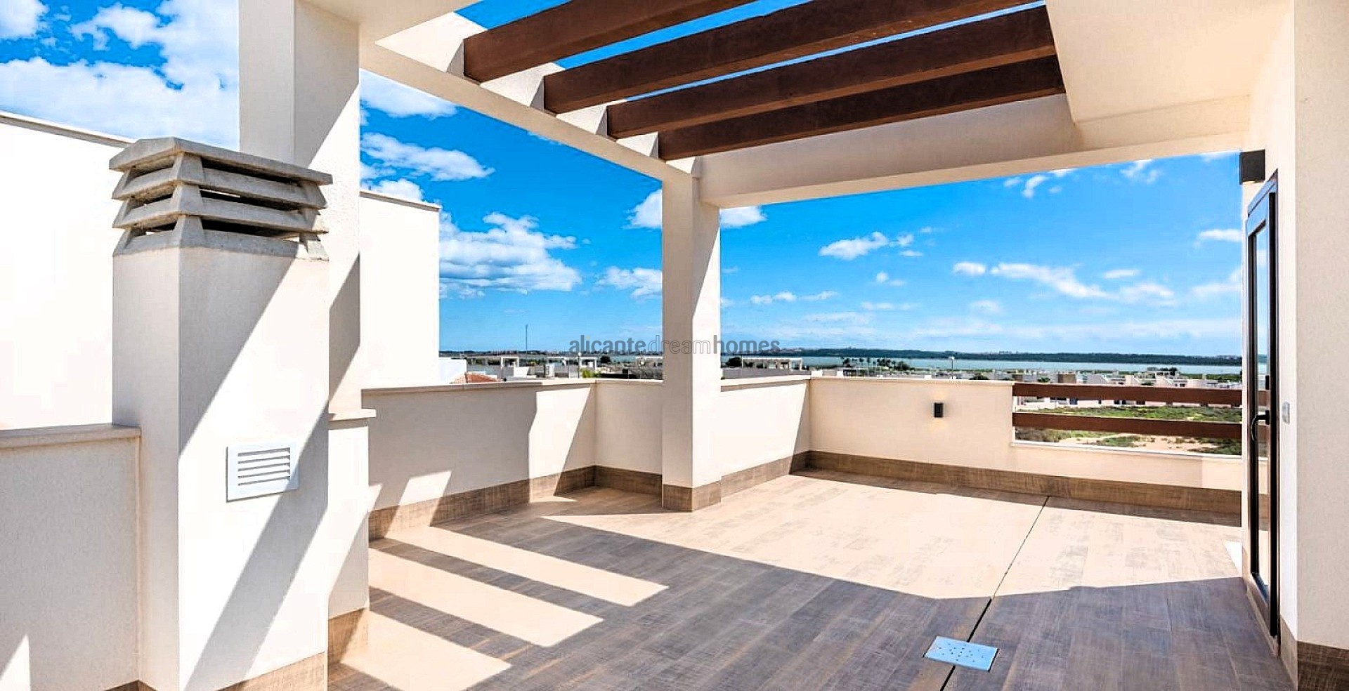 Resale - 5 Bedroom 4 Bathroom Villa in Los Montesinos -  - Alicante