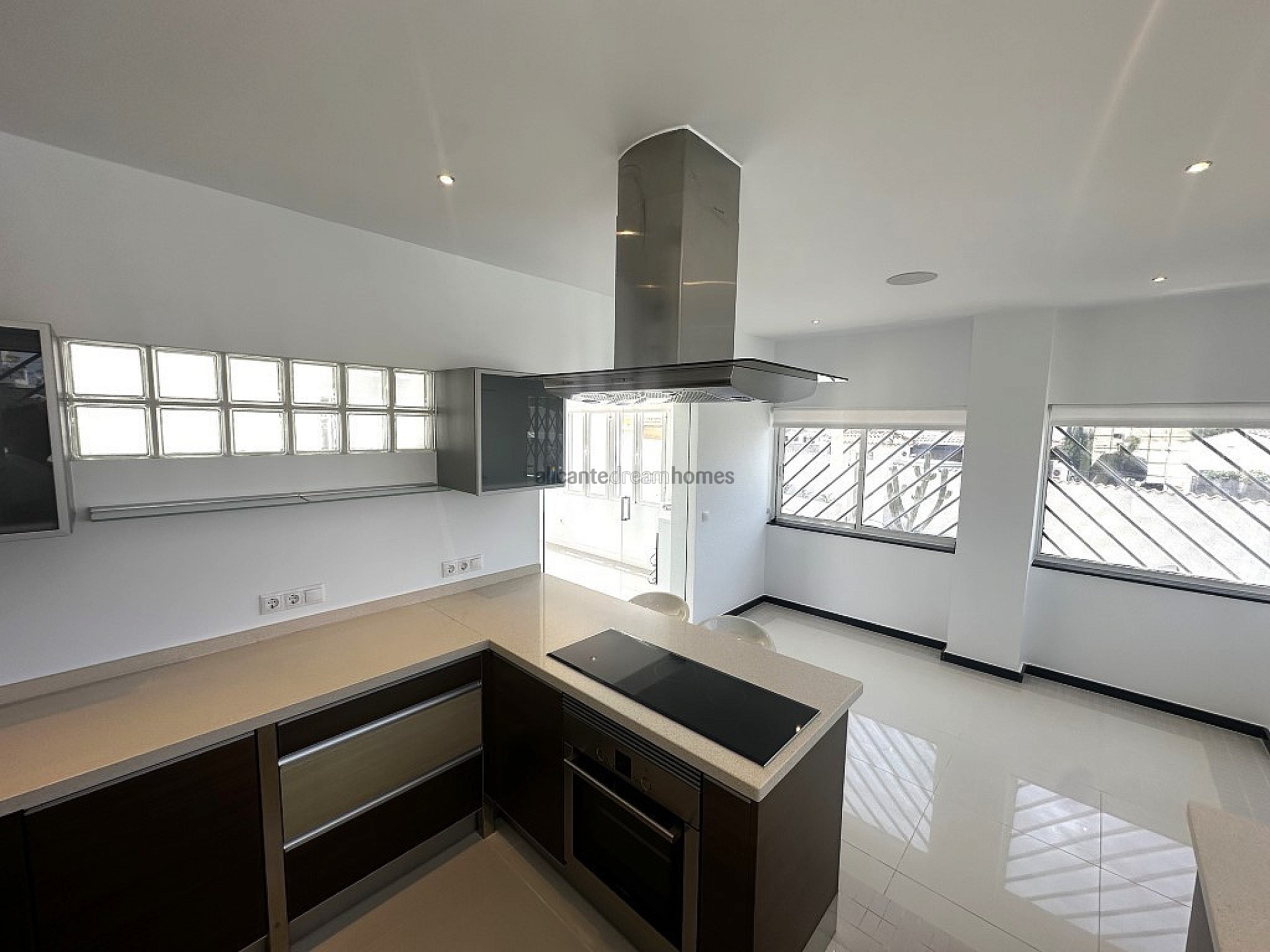 Resale - 3 Bedroom 2 Bathroom Villa in Ciudad Quesada -  - Alicante