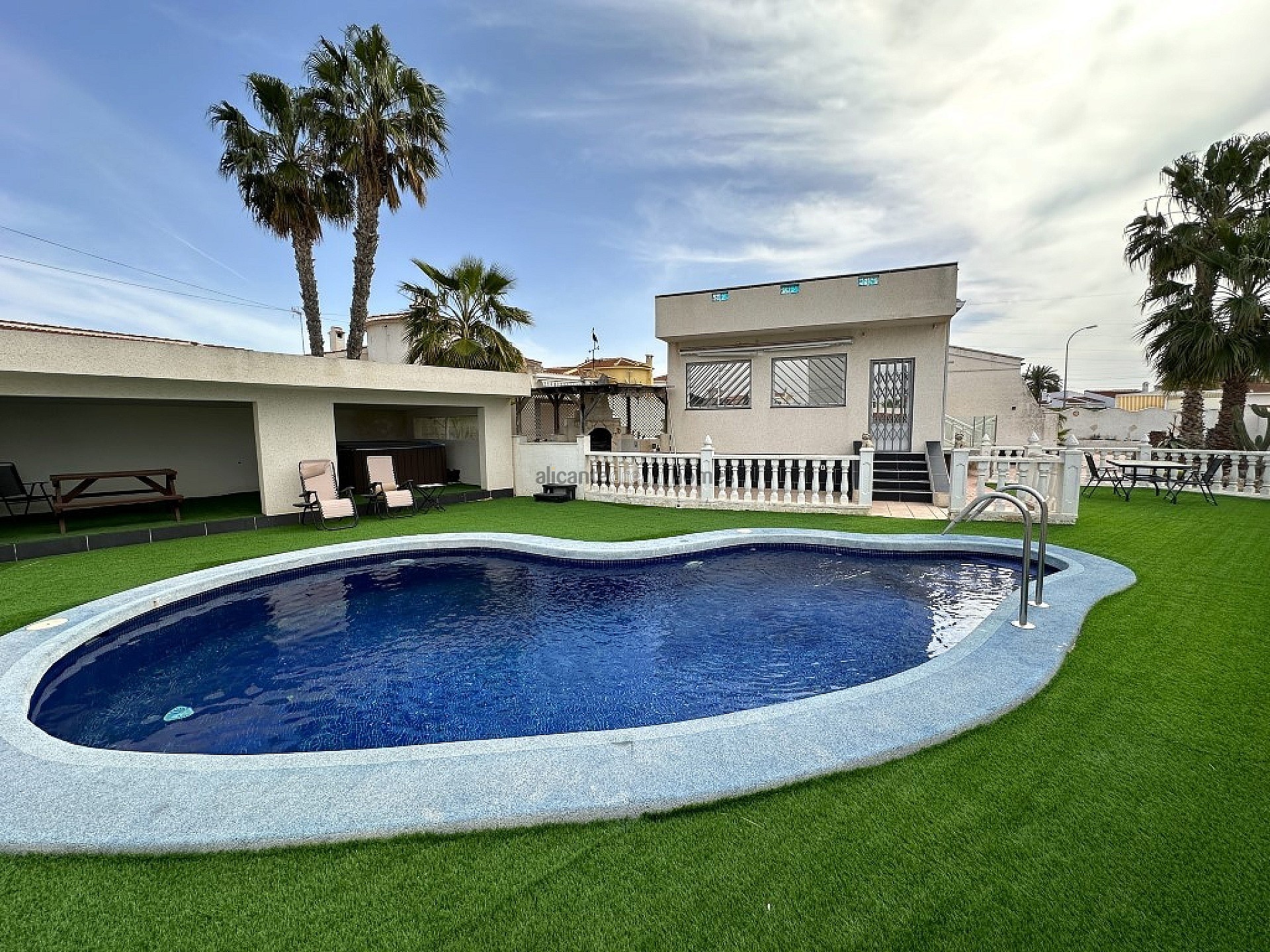 Resale - 3 Bedroom 2 Bathroom Villa in Ciudad Quesada -  - Alicante