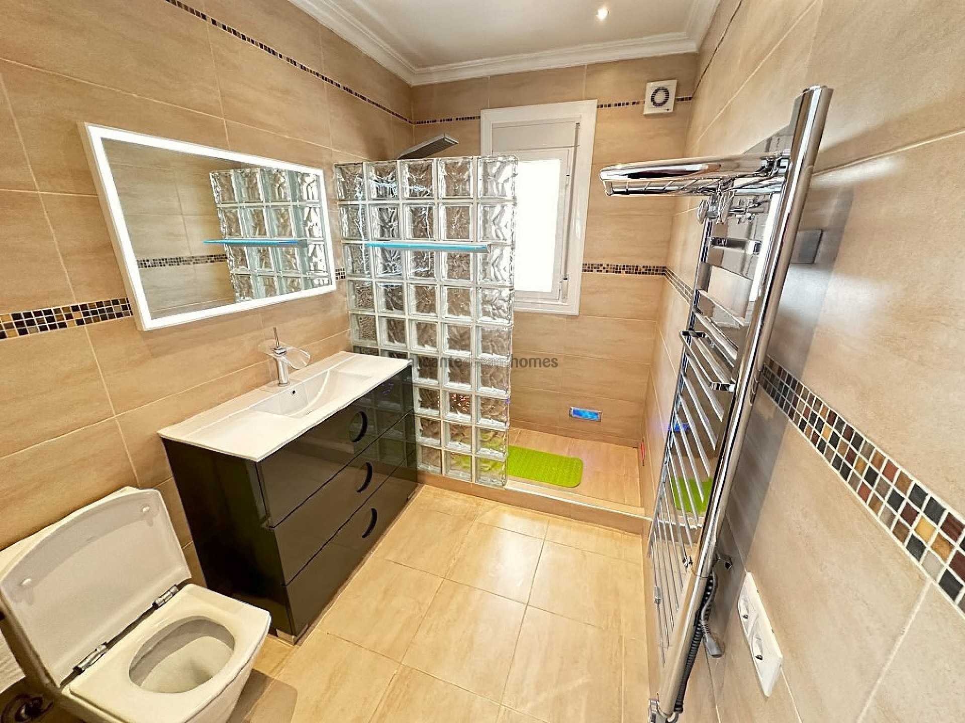 Resale - 3 Bedroom 2 Bathroom Villa in Ciudad Quesada -  - Alicante