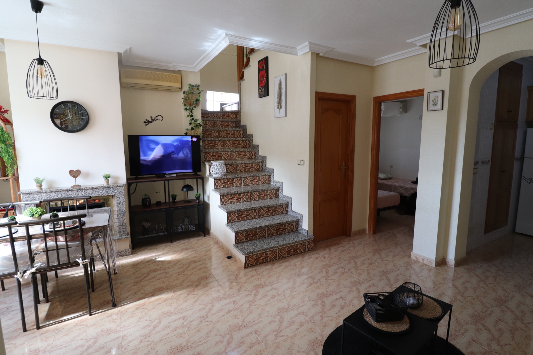 Resale - 3 Bedroom 2 Bathroom Townhouse in Orihuela Costa -  - Alicante