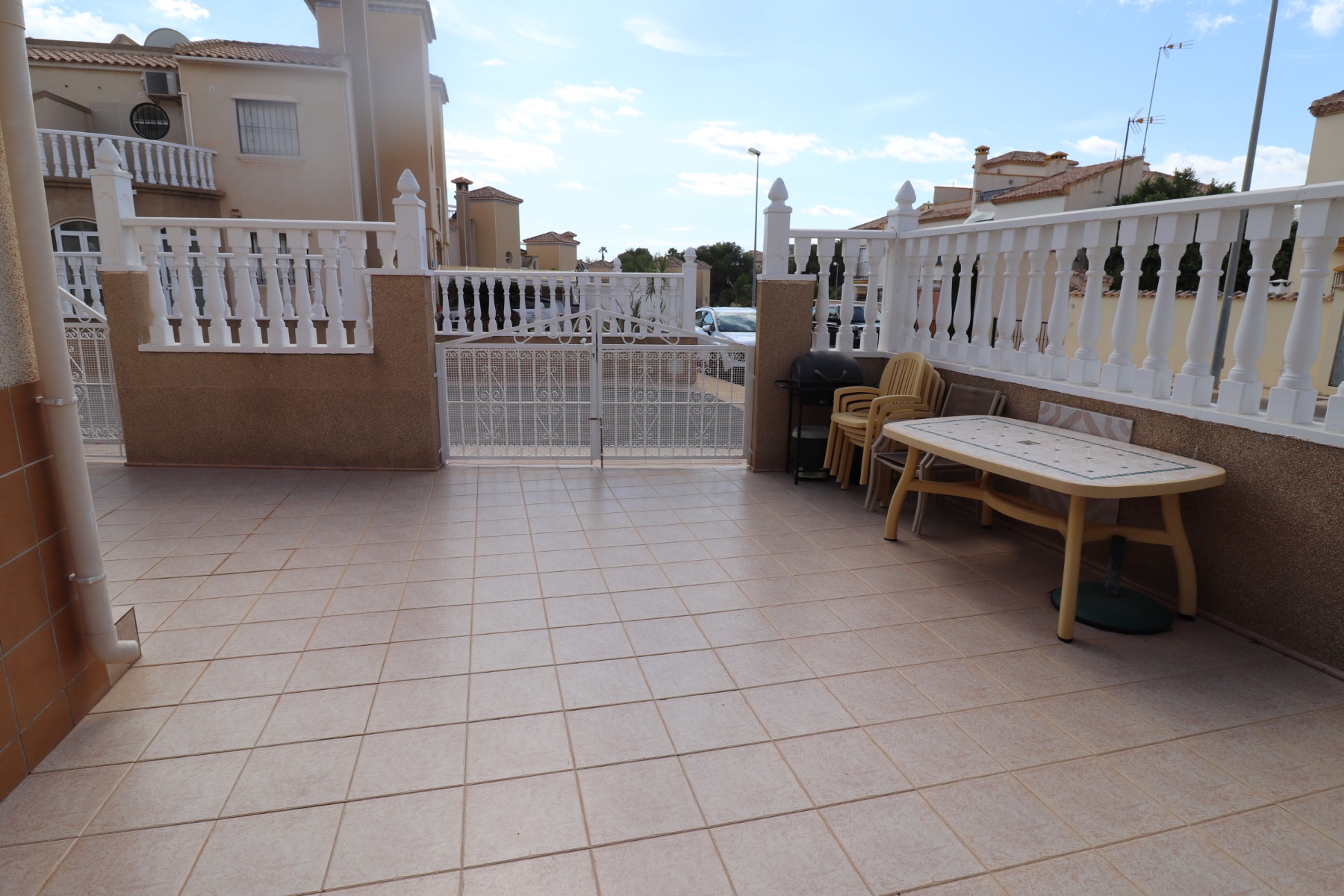 Resale - 3 Bedroom 2 Bathroom Townhouse in Orihuela Costa -  - Alicante