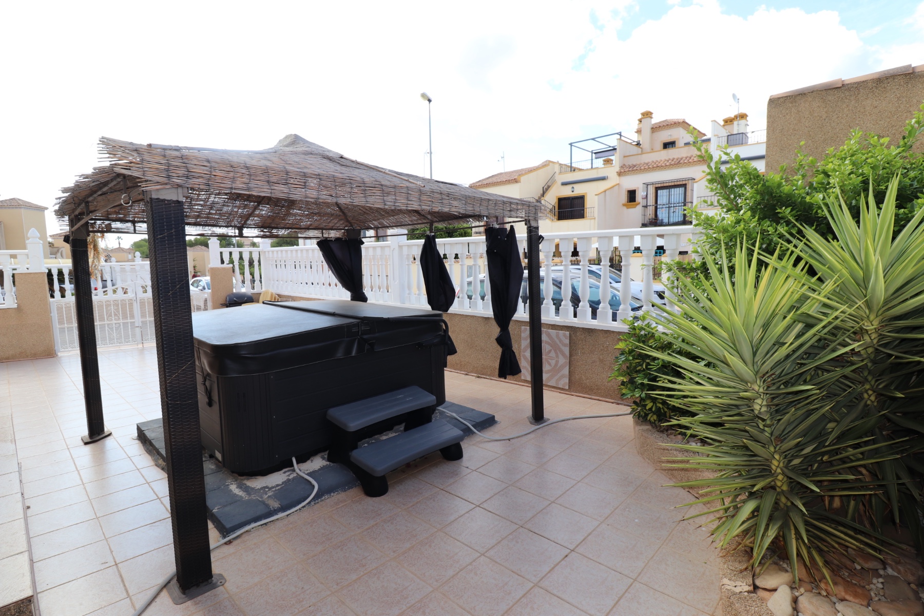 Resale - 3 Bedroom 2 Bathroom Townhouse in Orihuela Costa -  - Alicante