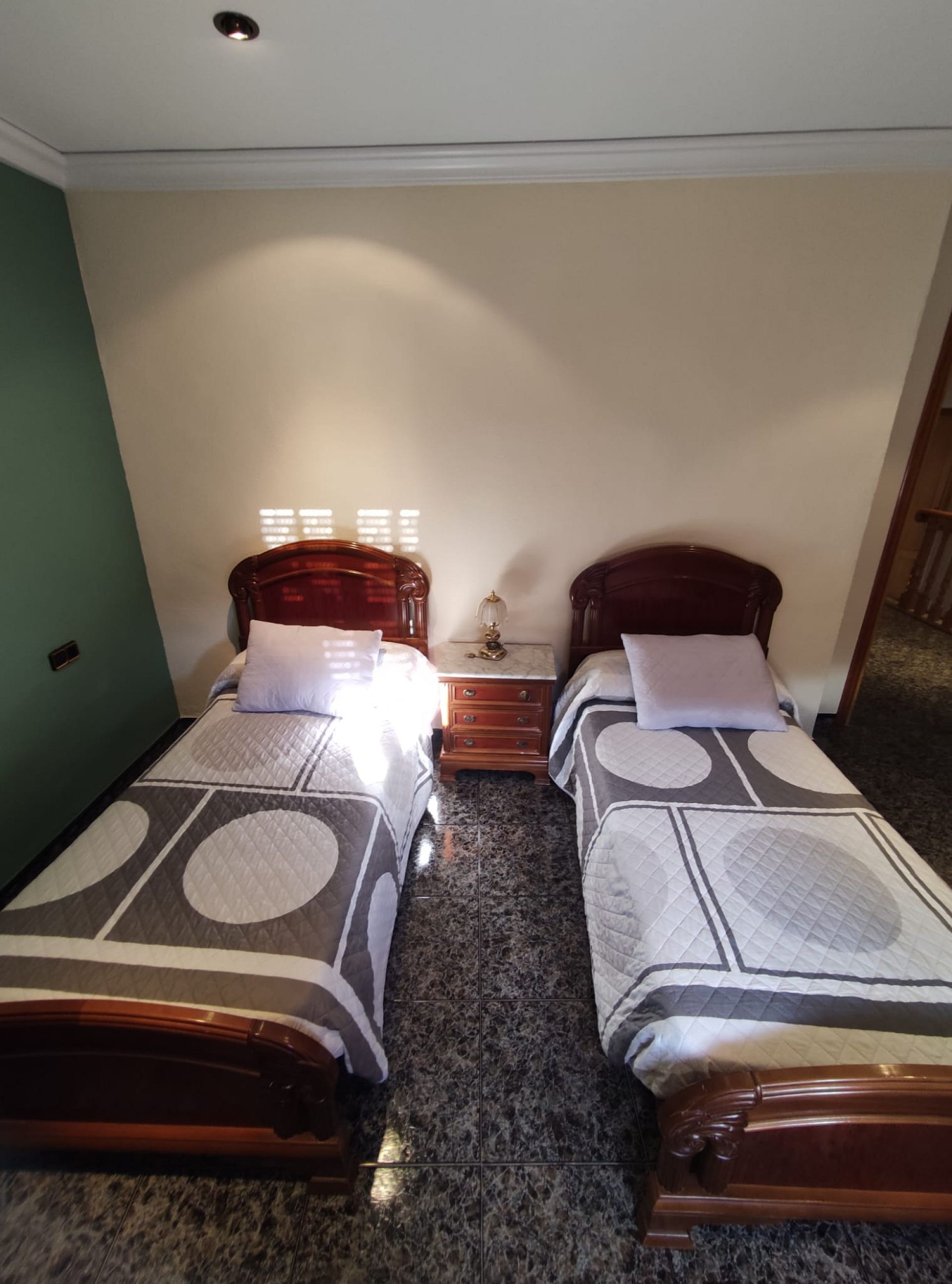 Resale - 5 Bedroom 3 Bathroom Townhouse in Hondón de las Nieves -  - Alicante
