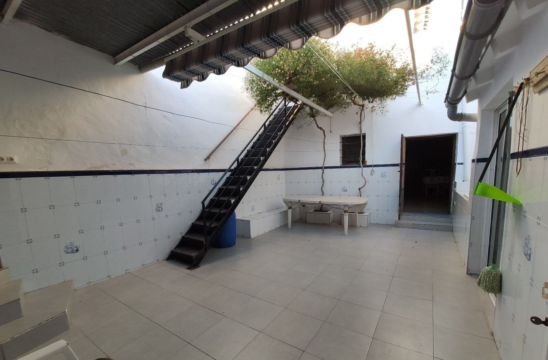 Resale - 5 Bedroom 3 Bathroom Townhouse in Hondón de las Nieves -  - Alicante