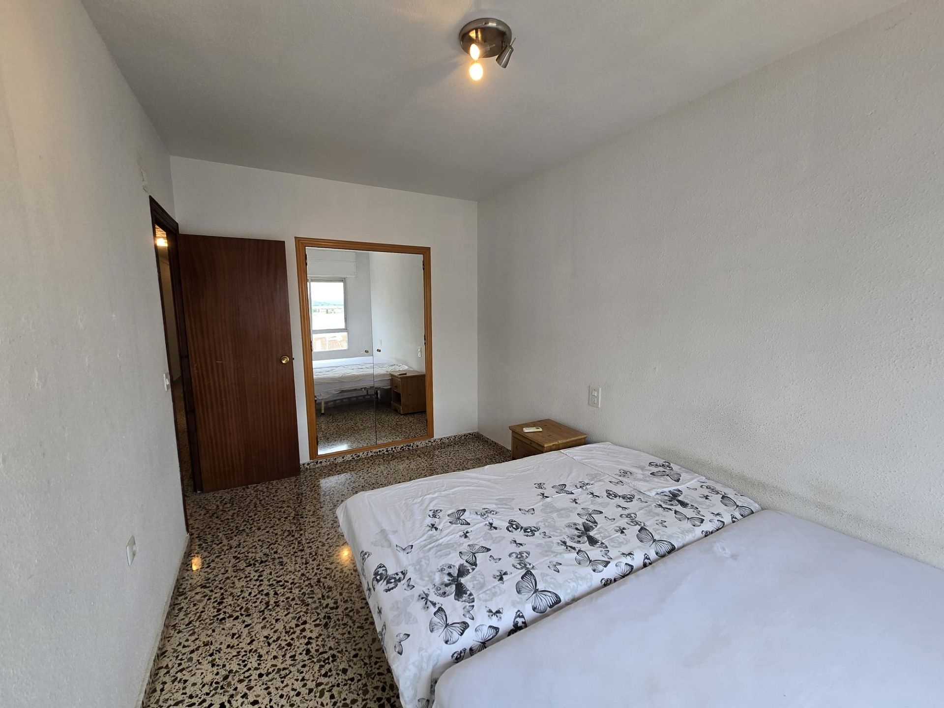 Resale - 4 Bedroom 2 Bathroom Apartment in Salinas -  - Alicante