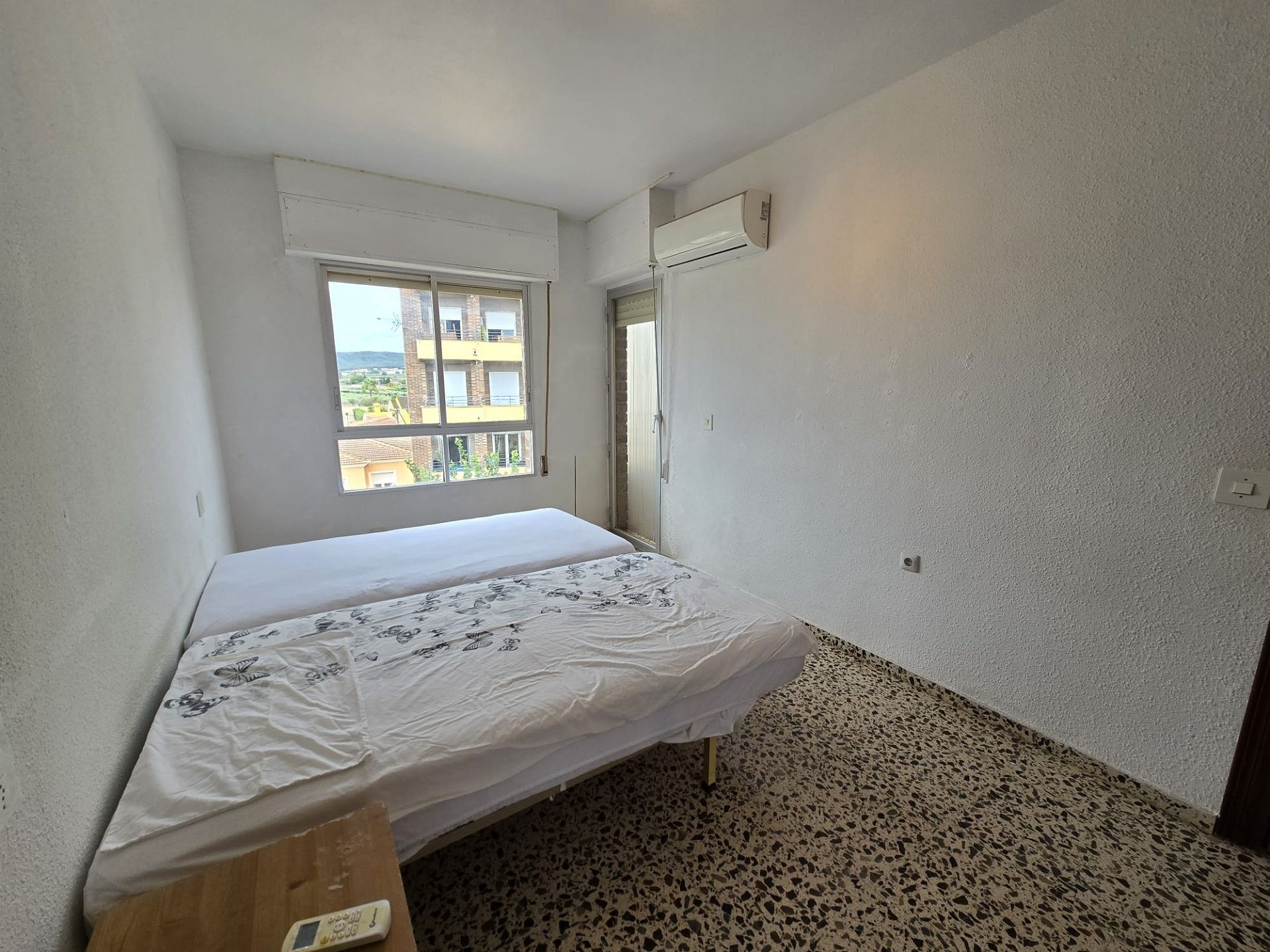 Resale - 4 Bedroom 2 Bathroom Apartment in Salinas -  - Alicante
