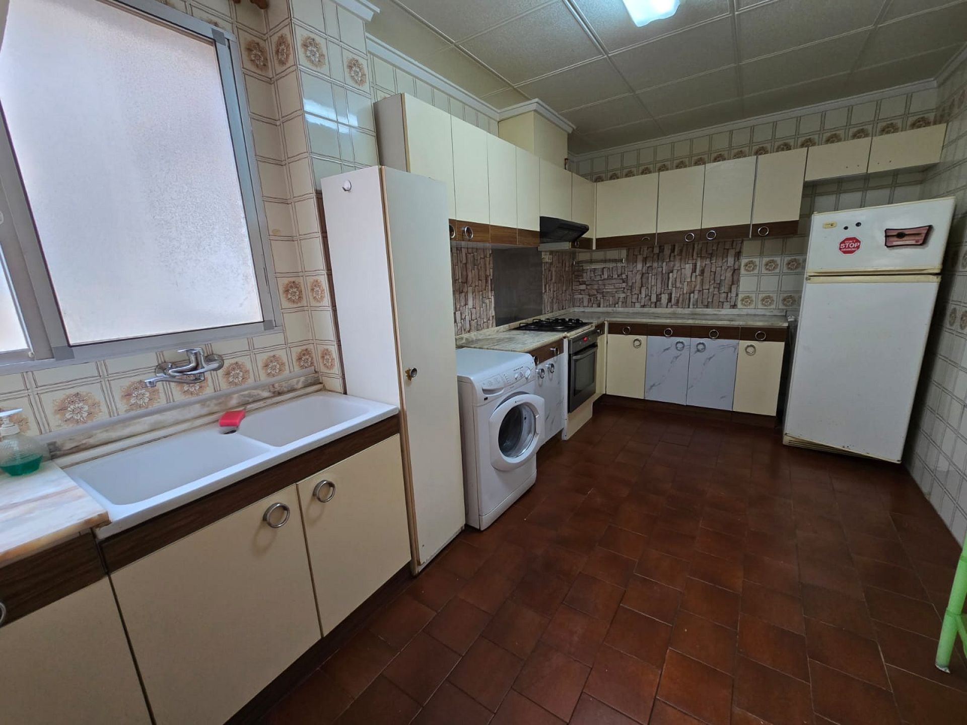 Resale - 4 Bedroom 2 Bathroom Apartment in Salinas -  - Alicante