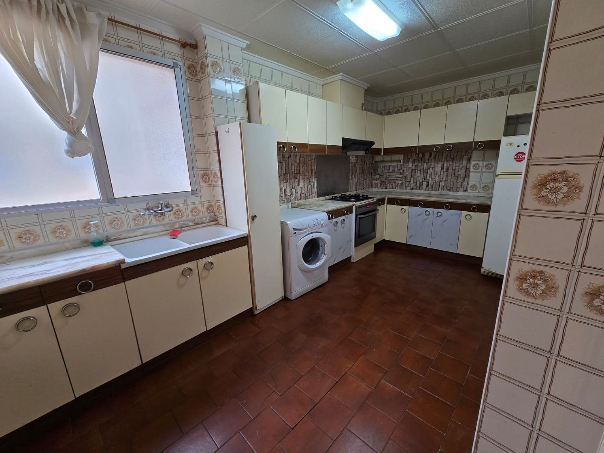 Resale - 4 Bedroom 2 Bathroom Apartment in Salinas -  - Alicante