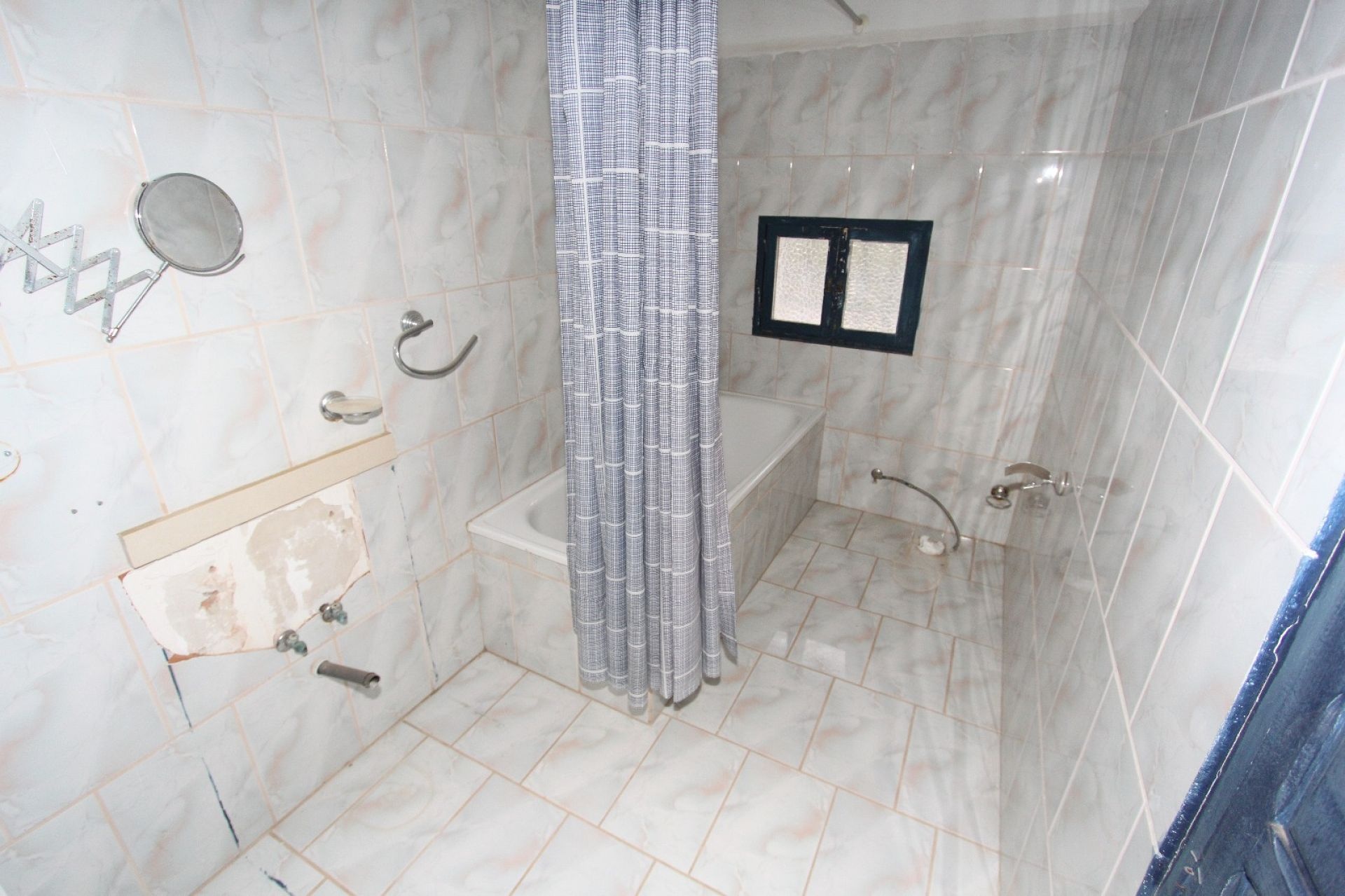 Resale - 7 Bedroom 3 Bathroom Country house in Monóvar -  - Alicante