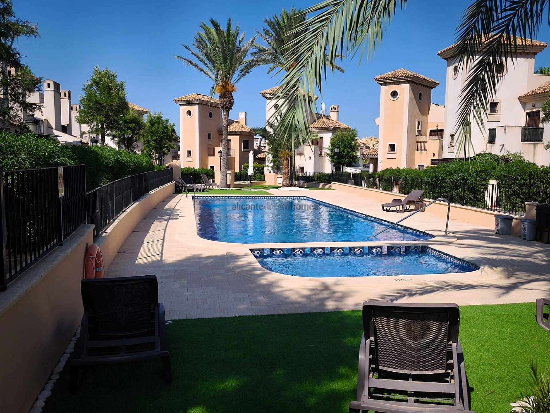 Resale - 3 Bedroom 2 Bathroom Apartment in Algorfa -  - Alicante