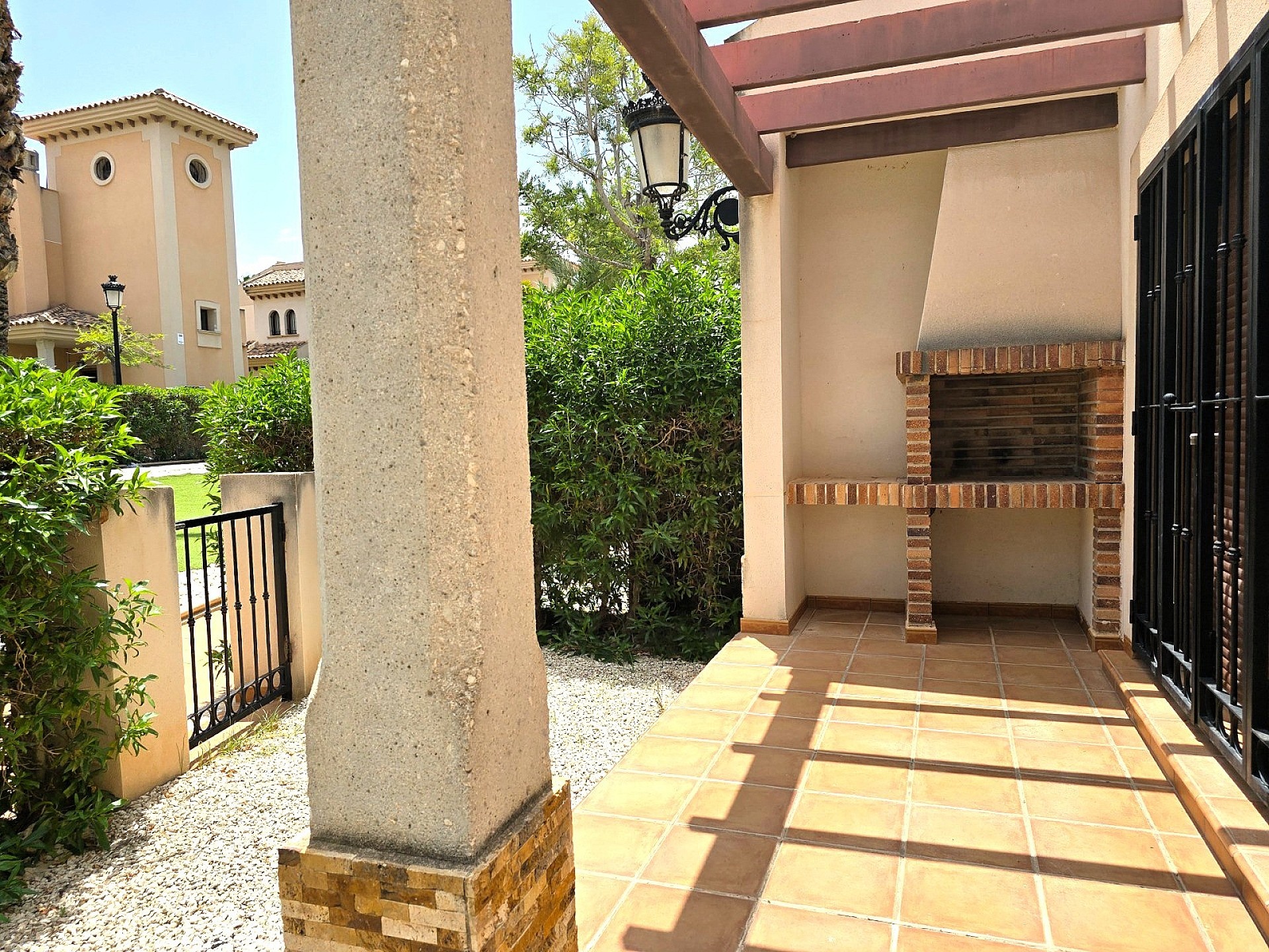 Resale - 3 Bedroom 2 Bathroom Apartment in Algorfa -  - Alicante
