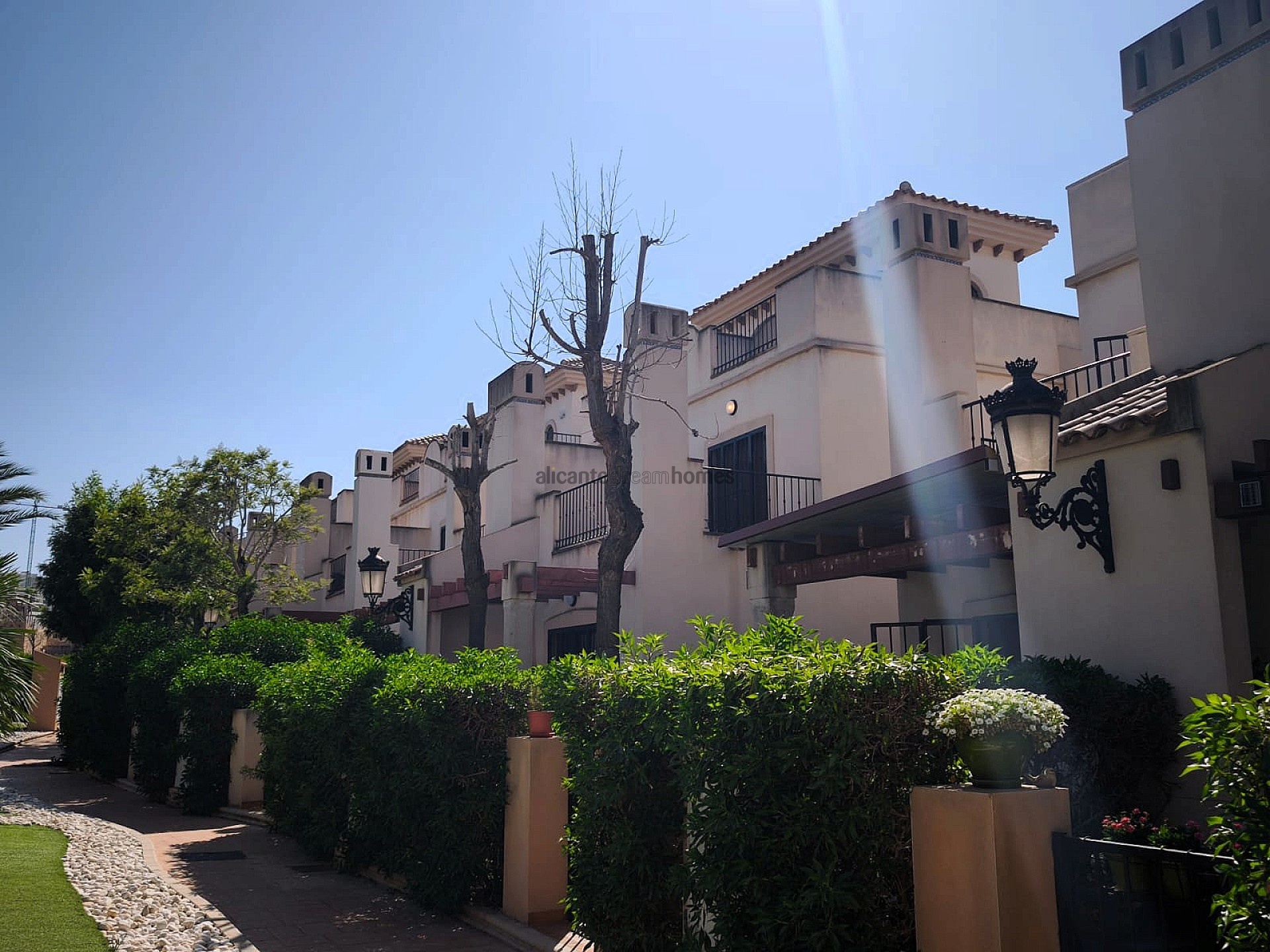 Resale - 3 Bedroom 2 Bathroom Apartment in Algorfa -  - Alicante