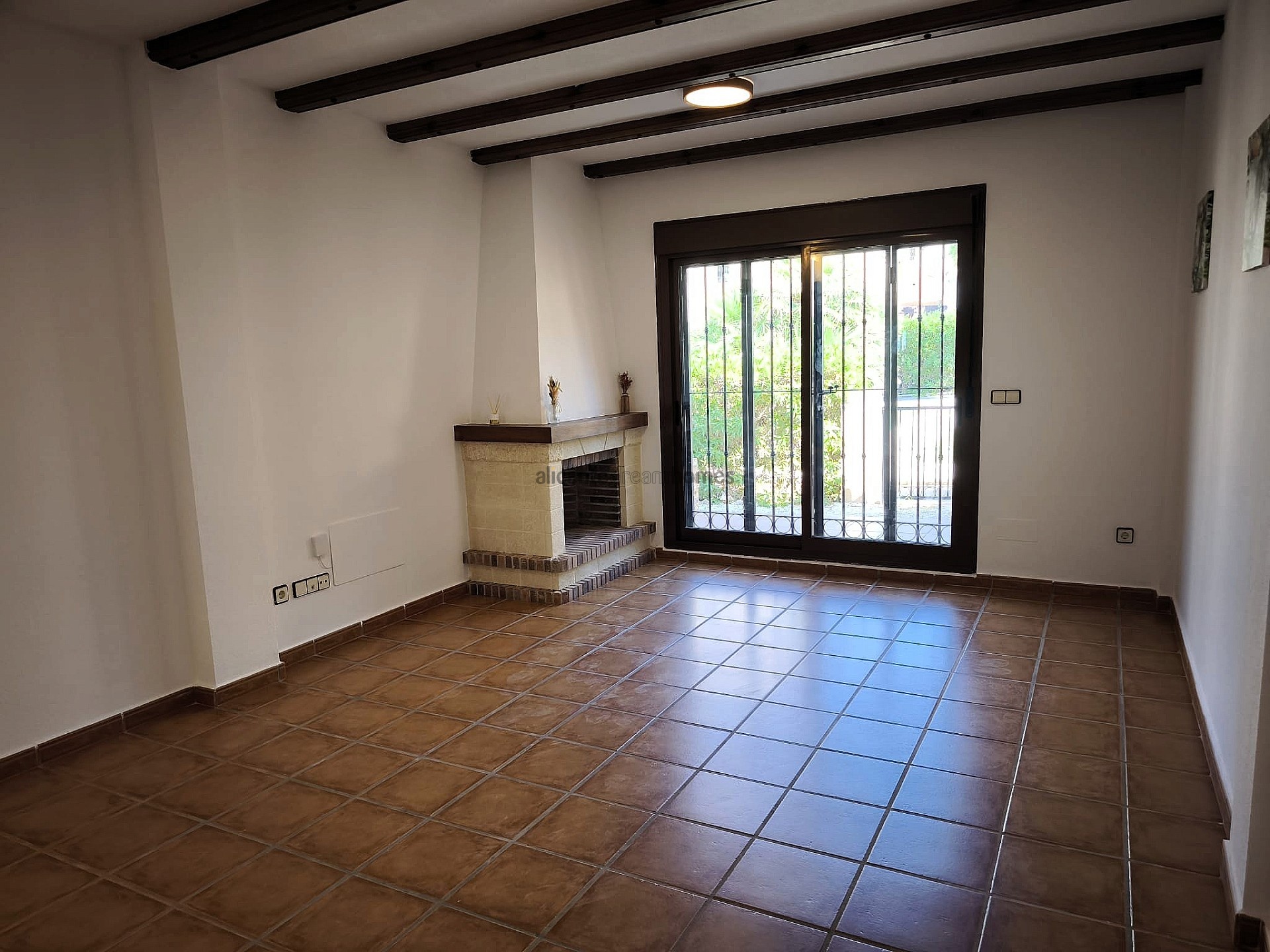 Resale - 3 Bedroom 2 Bathroom Apartment in Algorfa -  - Alicante
