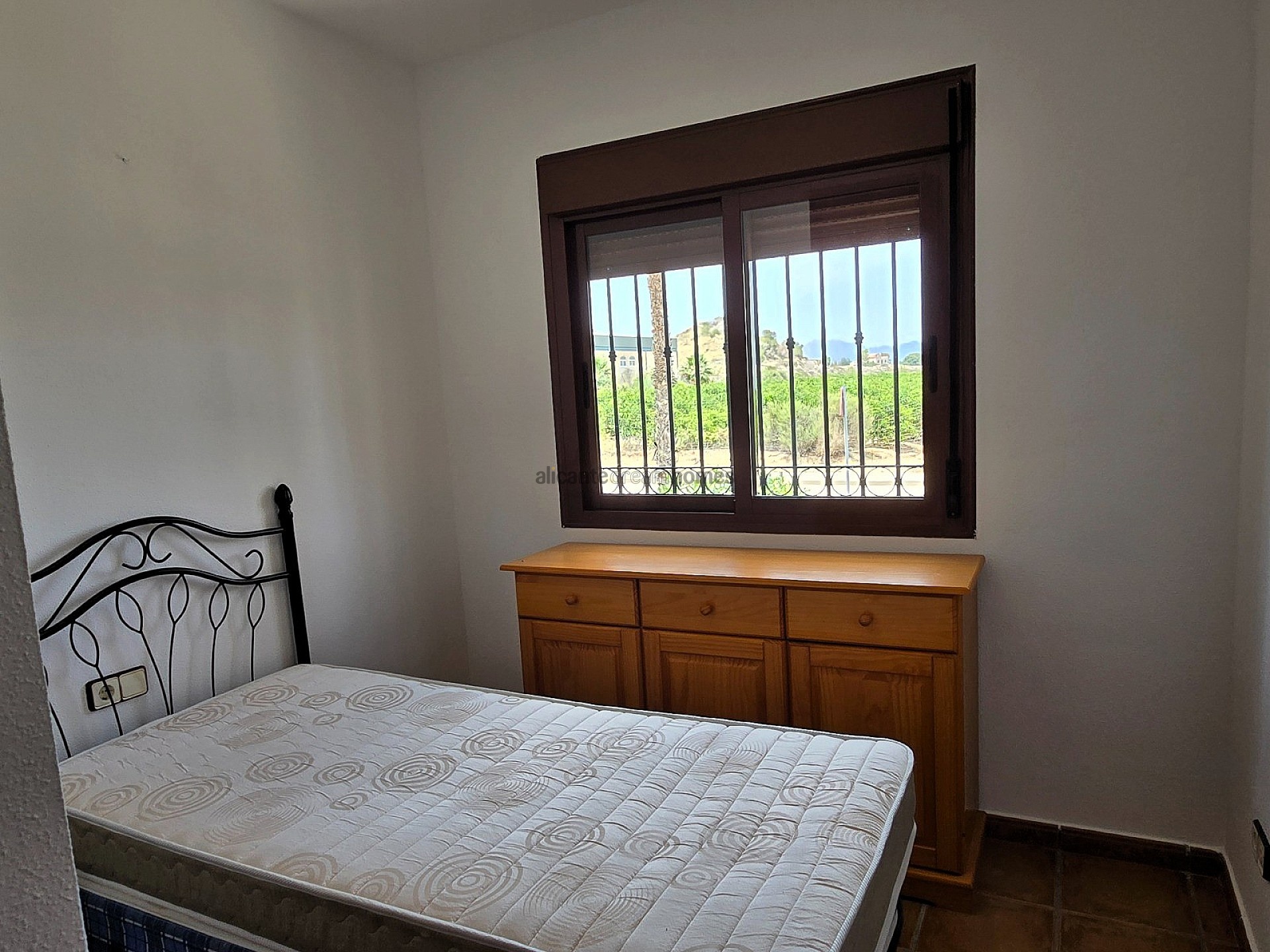 Resale - 3 Bedroom 2 Bathroom Apartment in Algorfa -  - Alicante