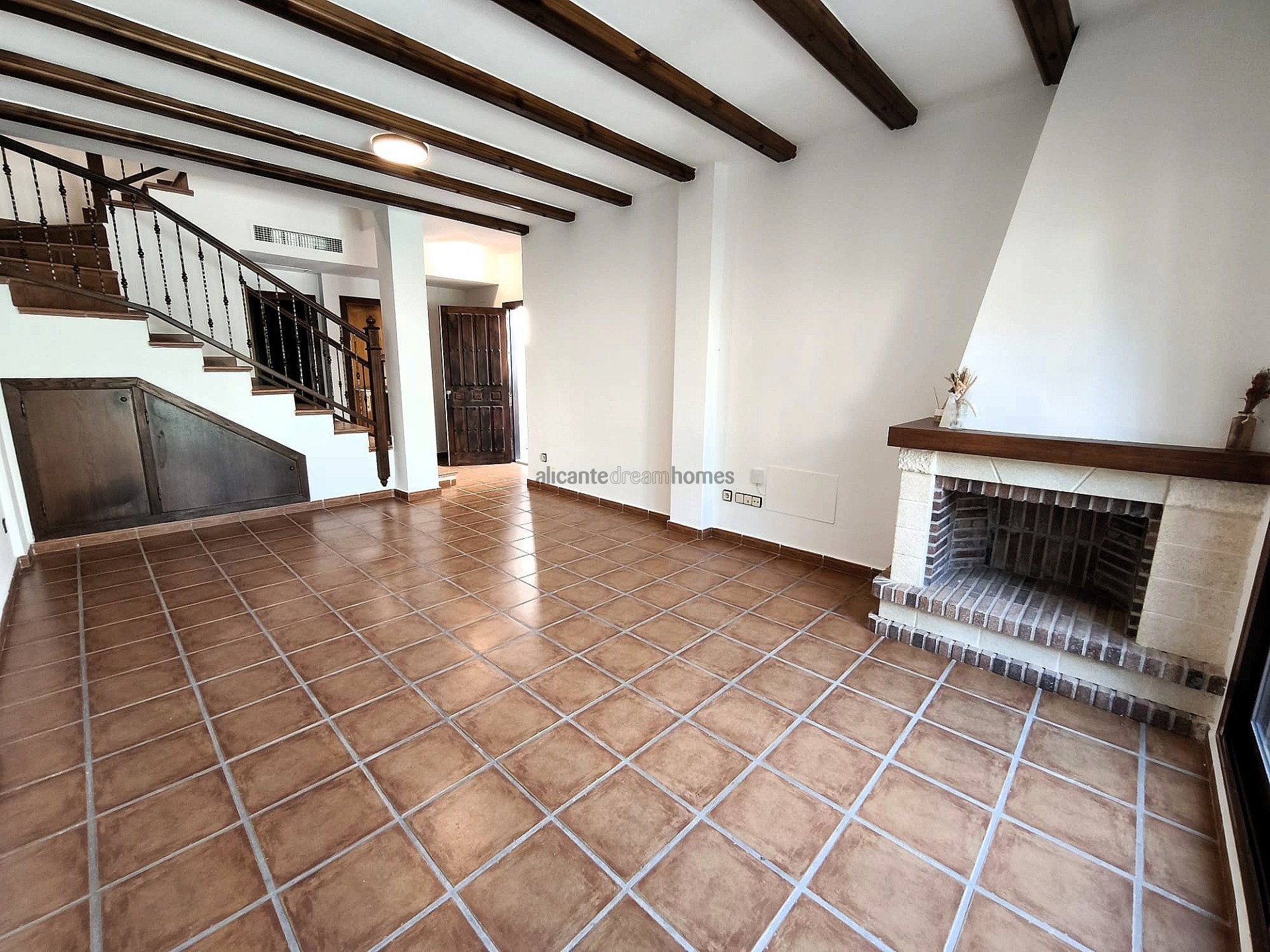 Resale - 3 Bedroom 2 Bathroom Apartment in Algorfa -  - Alicante