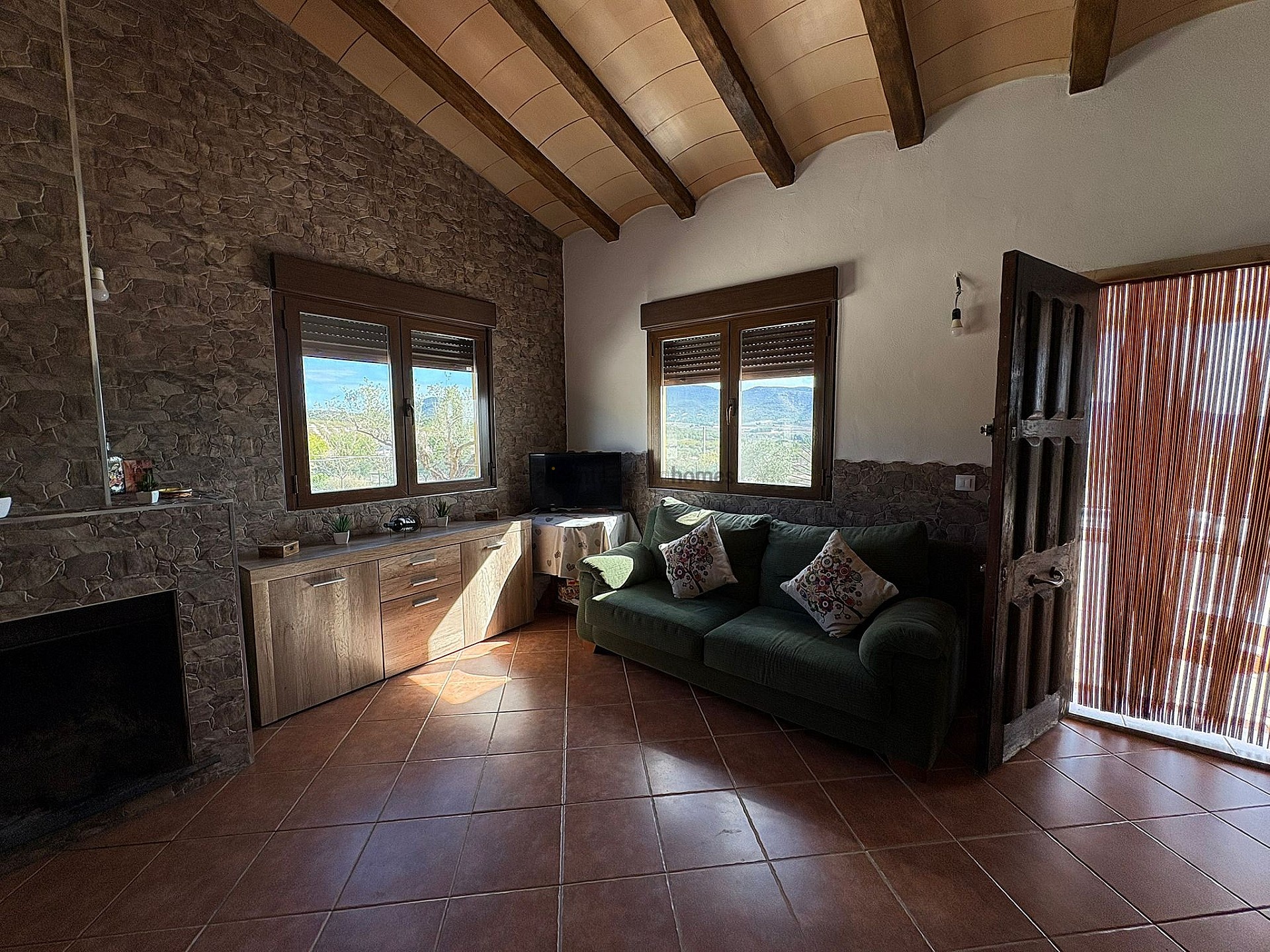 Resale - 2 Bedroom 1 Bathroom Villa in Sax -  - Alicante