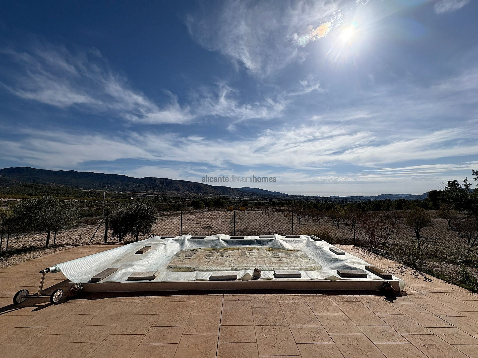 Resale - 2 Bedroom 1 Bathroom Villa in Sax -  - Alicante