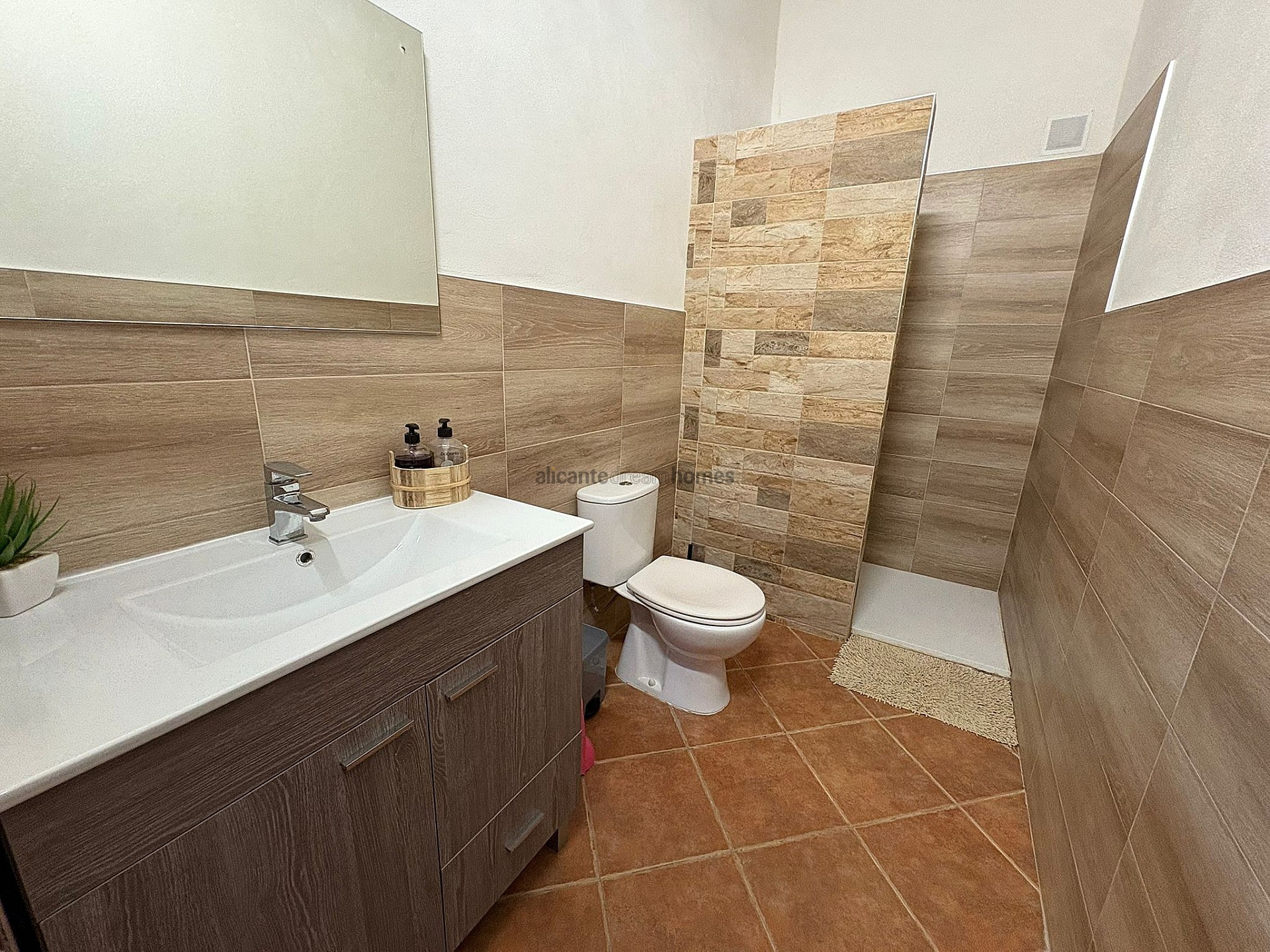 Resale - 2 Bedroom 1 Bathroom Villa in Sax -  - Alicante
