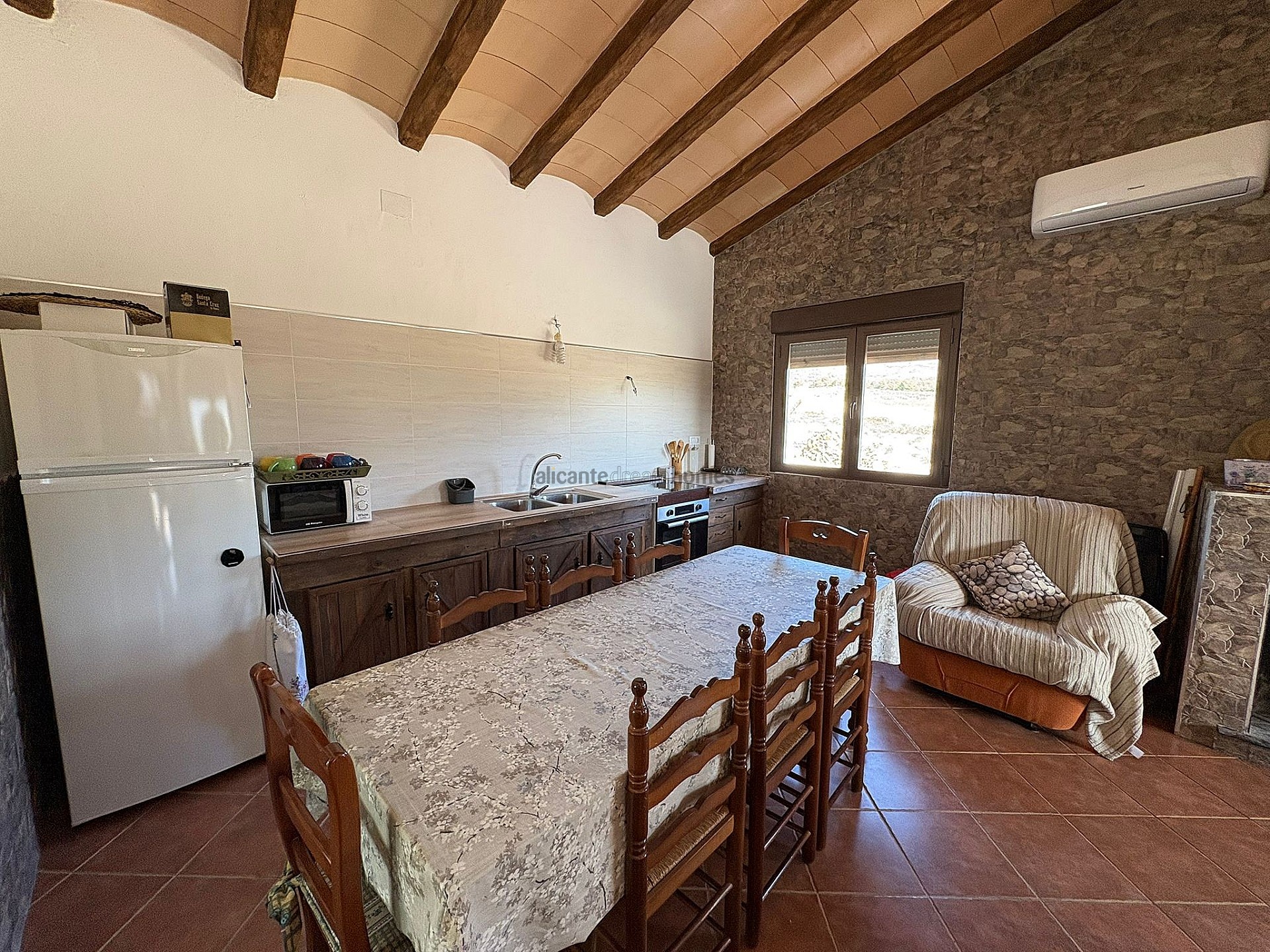 Resale - 2 Bedroom 1 Bathroom Villa in Sax -  - Alicante