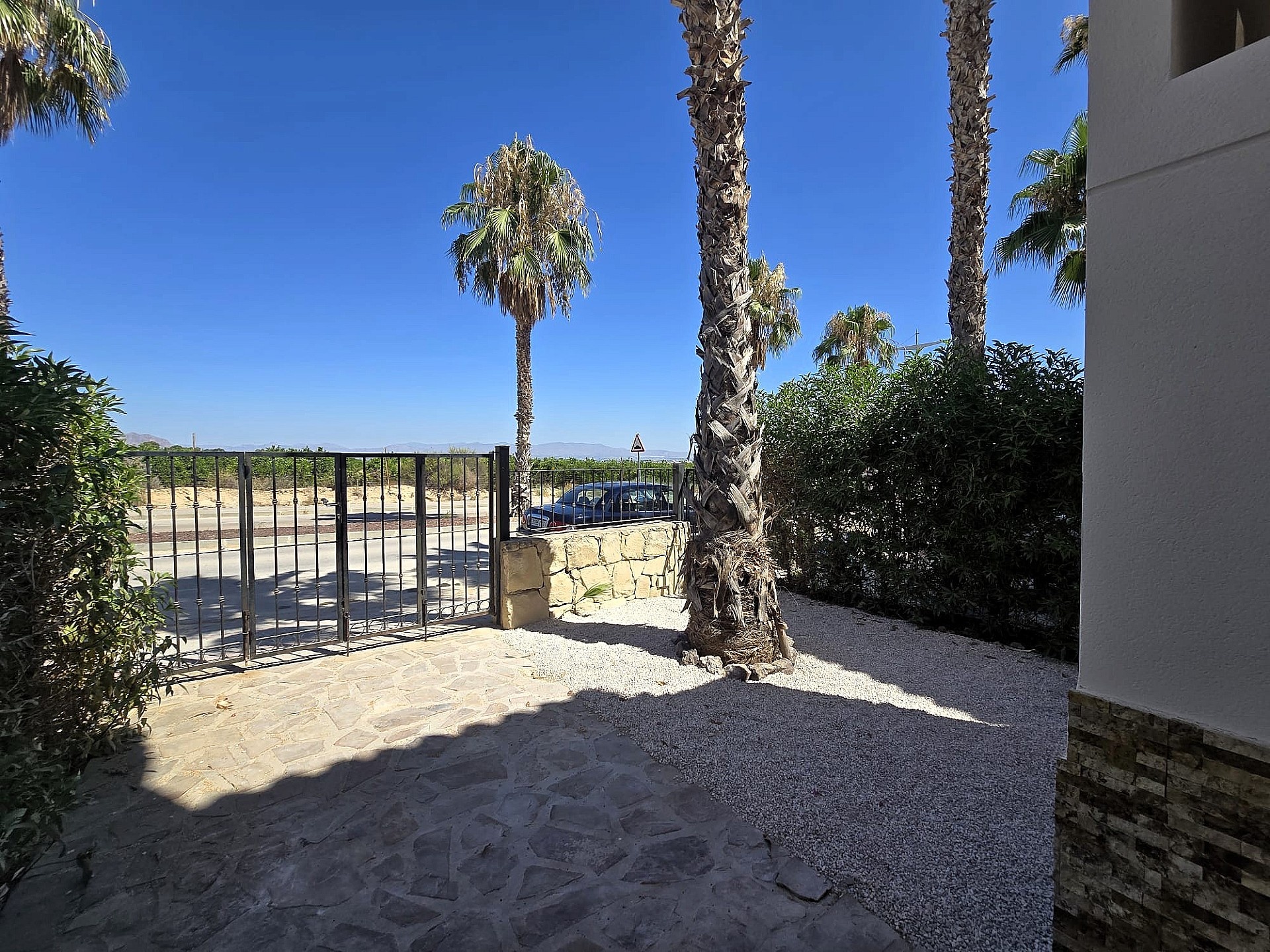 Resale - 3 Bedroom 2 Bathroom Bungalow in Algorfa -  - Alicante