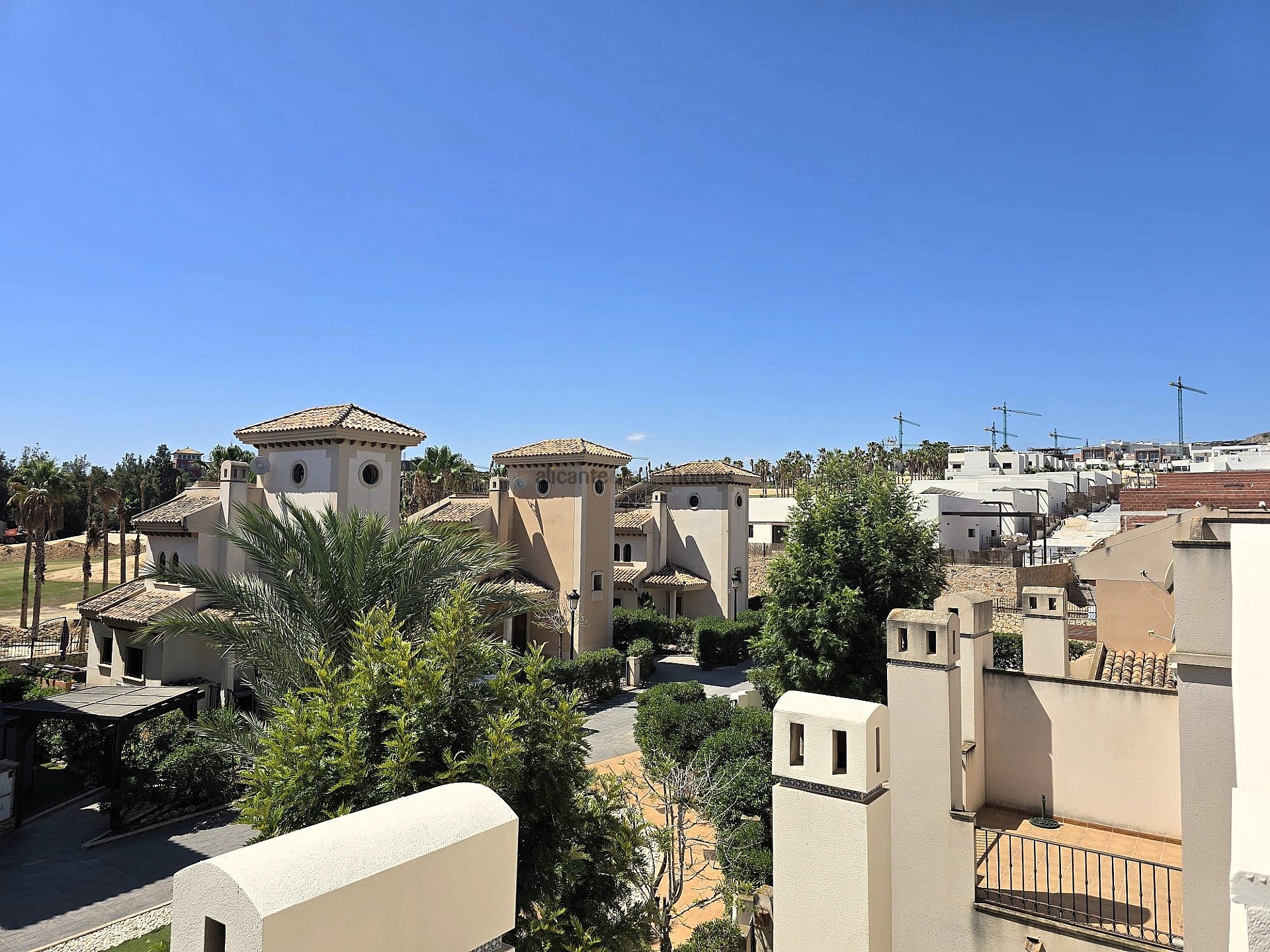 Resale - 3 Bedroom 2 Bathroom Bungalow in Algorfa -  - Alicante