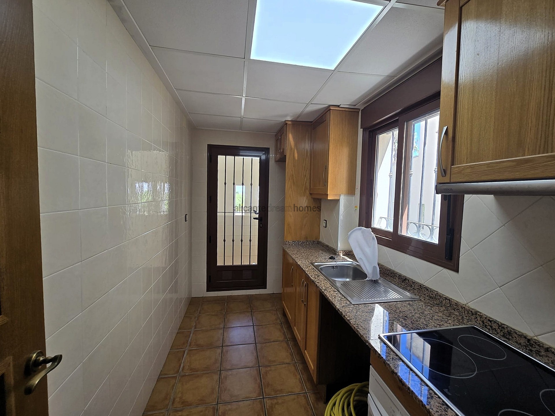 Resale - 3 Bedroom 2 Bathroom Bungalow in Algorfa -  - Alicante