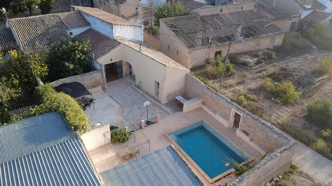 Resale - 6 Bedroom 3 Bathroom Semi-detached in Monóvar - , Monóvar, Alicante, Spain - Alicante