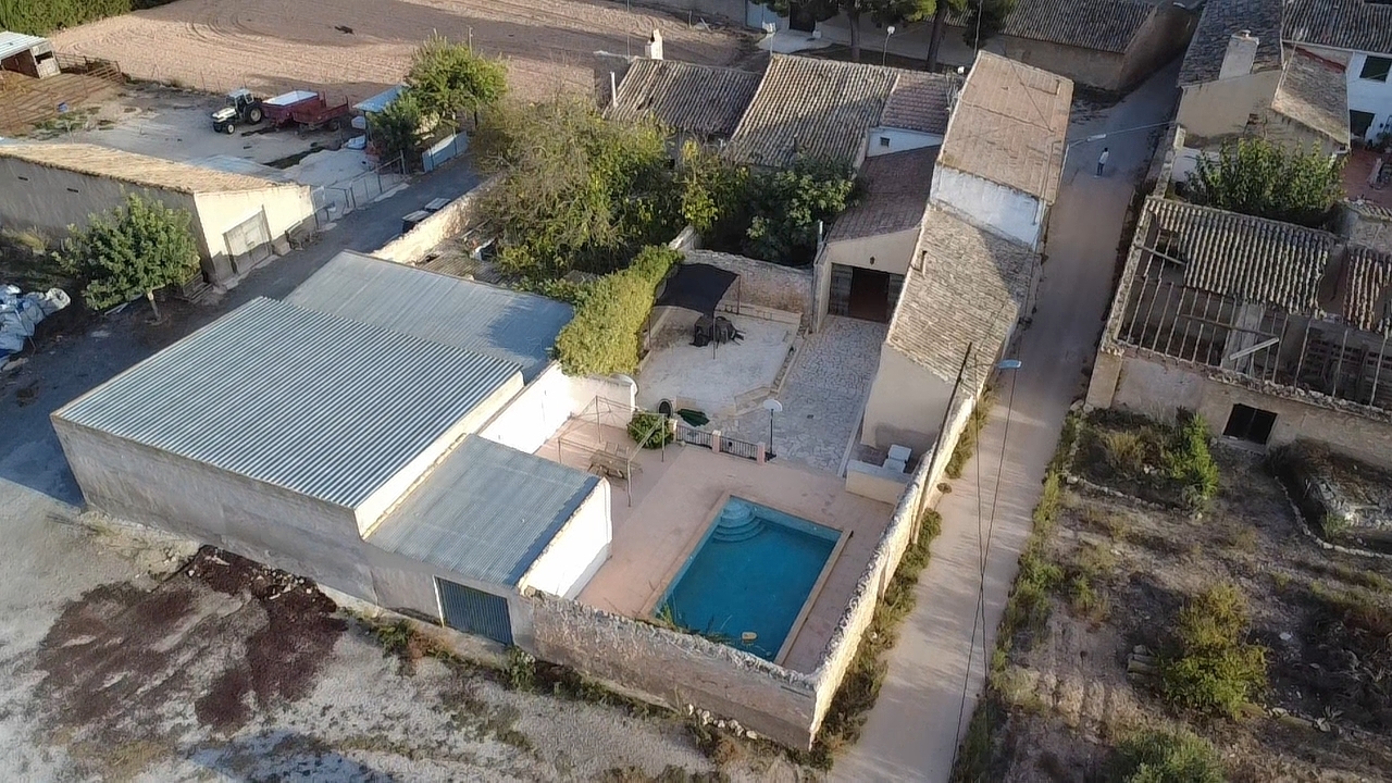 6 Bedroom 3 Bathroom Semi-detached in Monóvar