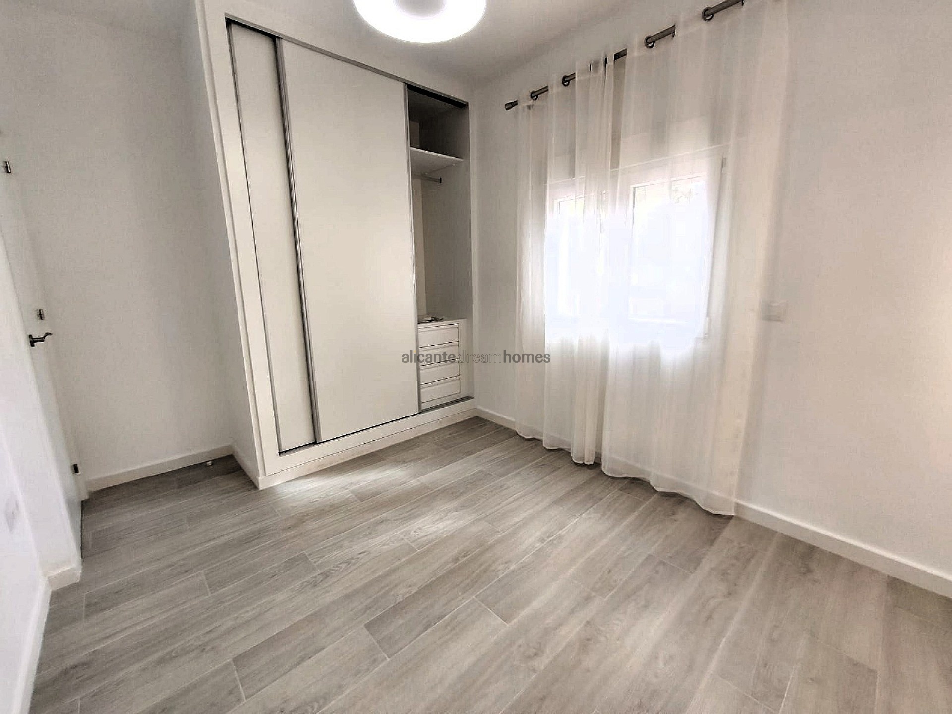 Resale - 4 Bedroom 3 Bathroom Villa in Tibi -  - Alicante