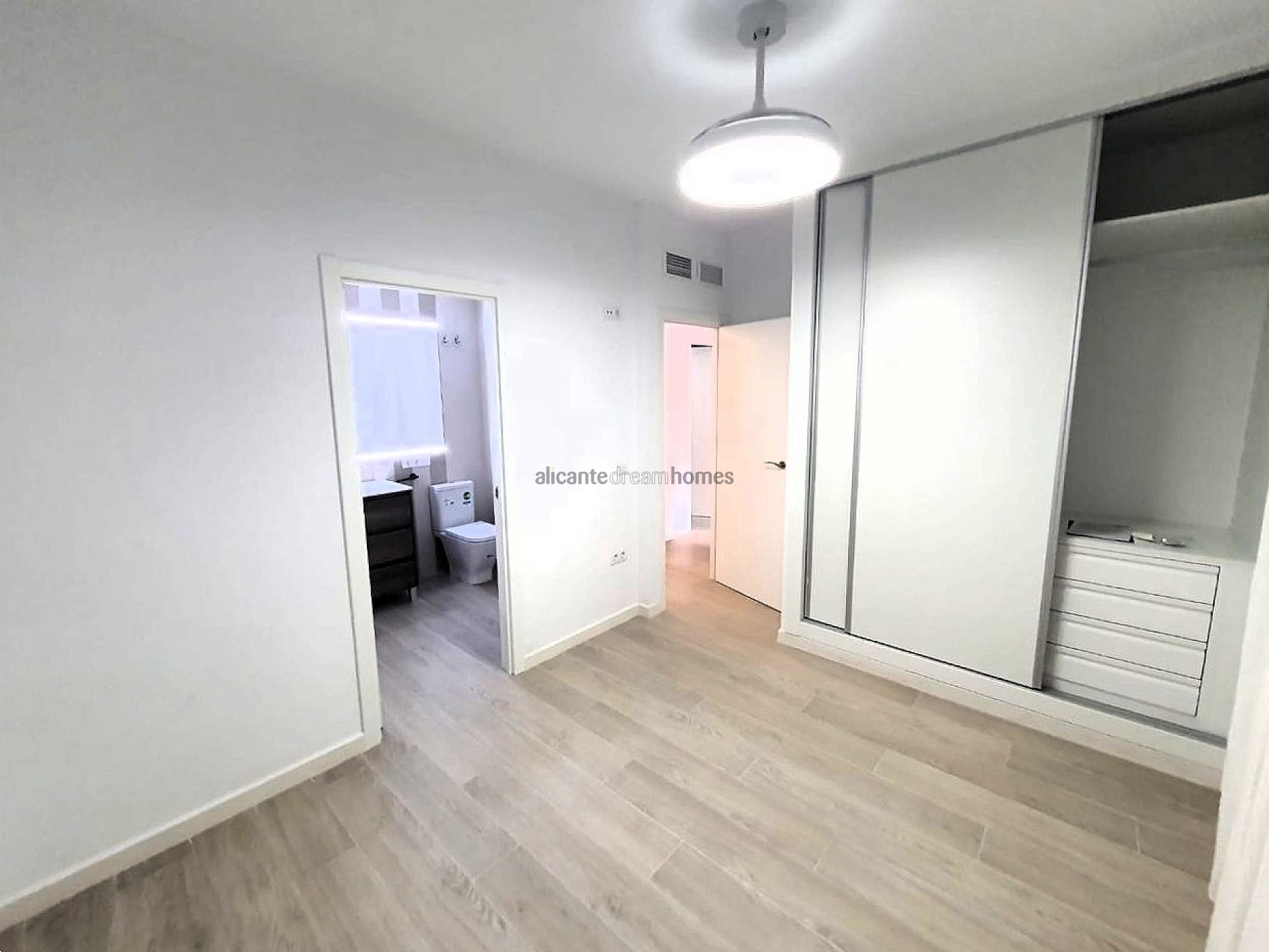 Resale - 4 Bedroom 3 Bathroom Villa in Tibi -  - Alicante