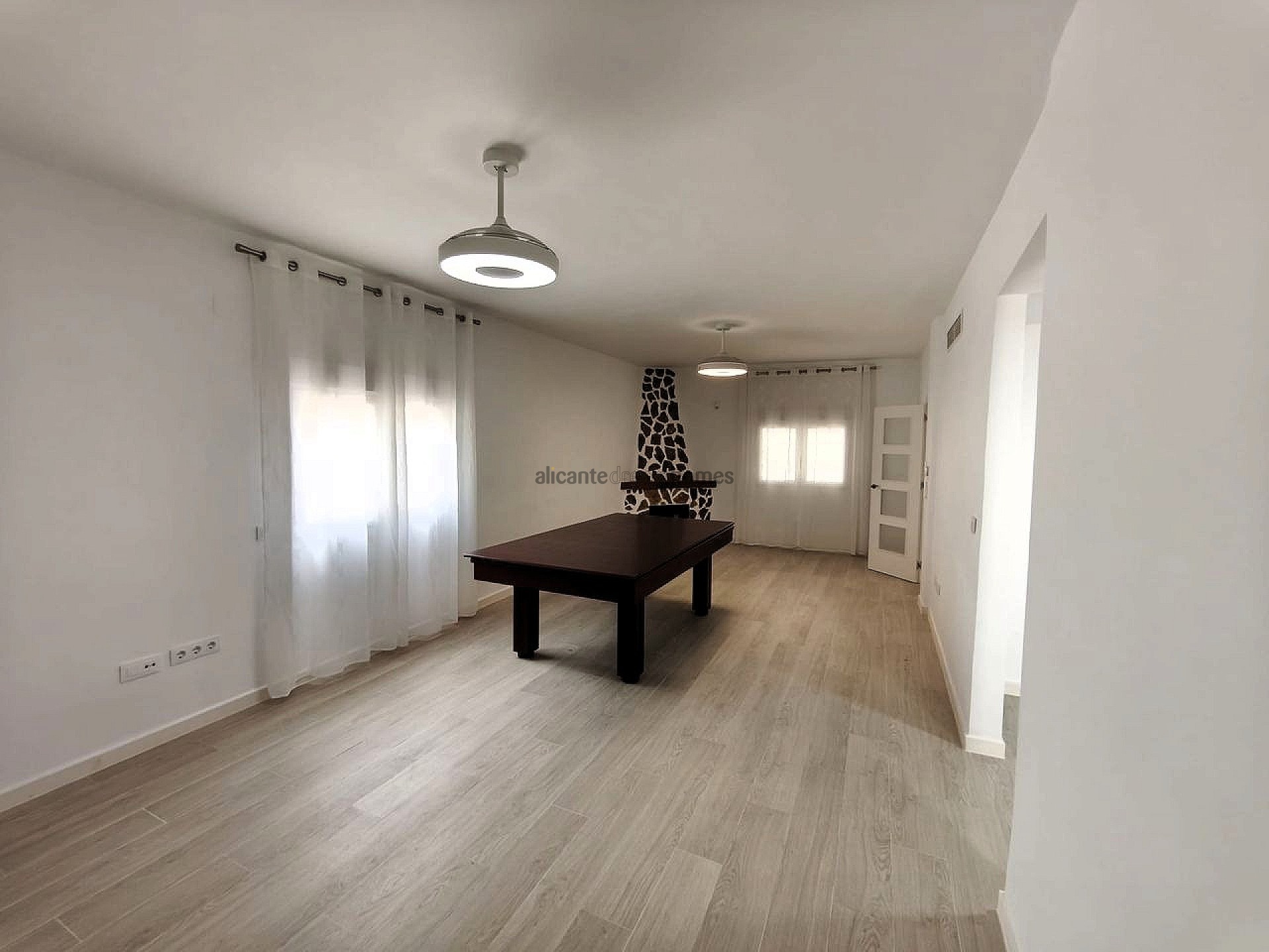 Resale - 4 Bedroom 3 Bathroom Villa in Tibi -  - Alicante