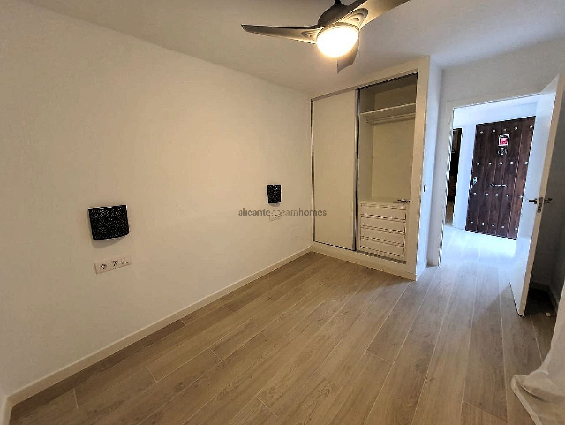 Resale - 4 Bedroom 3 Bathroom Villa in Tibi -  - Alicante