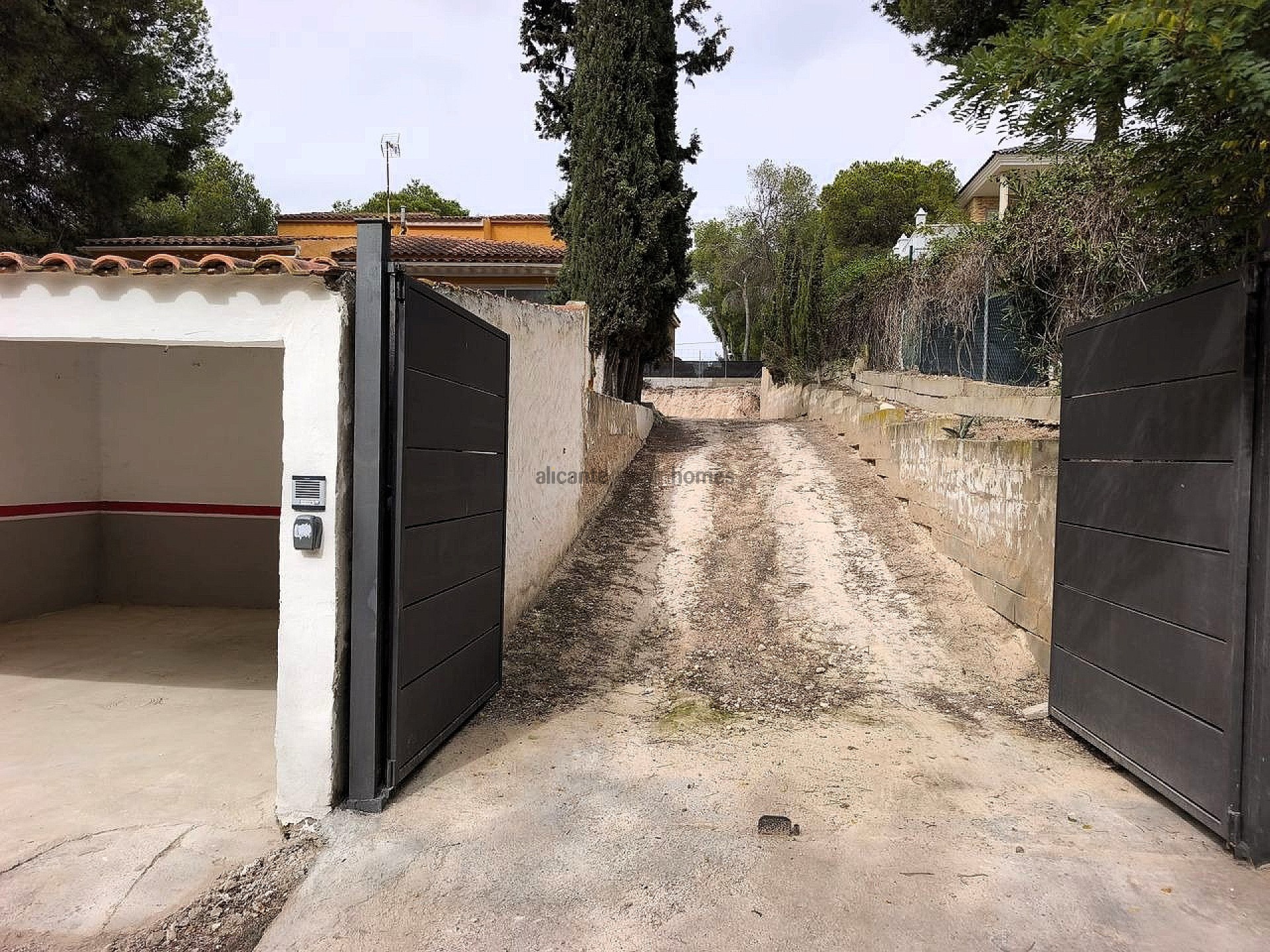 Resale - 4 Bedroom 3 Bathroom Villa in Tibi -  - Alicante