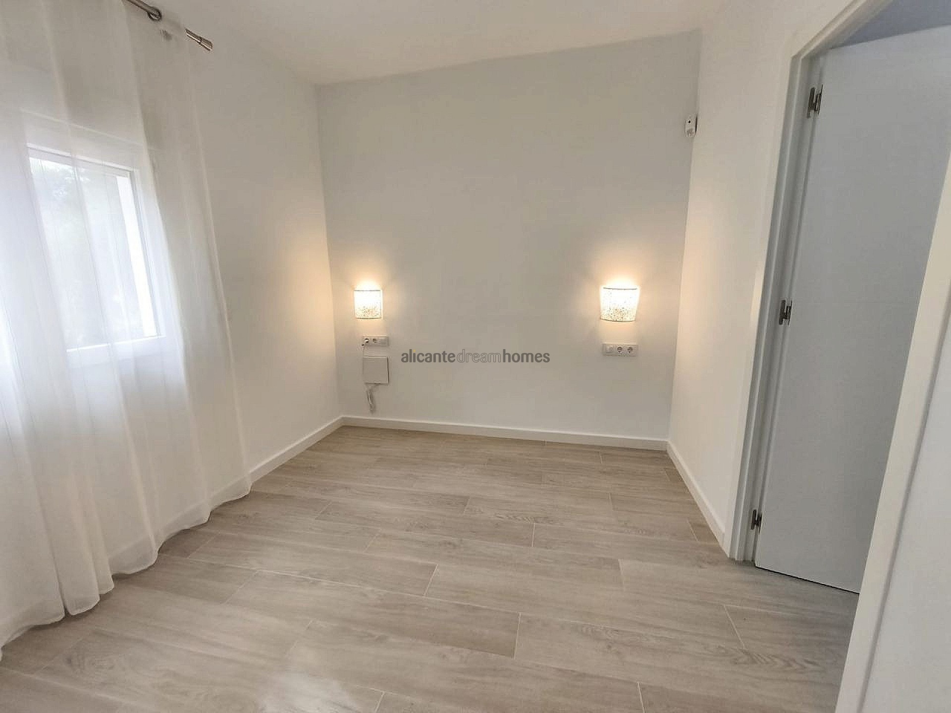 Resale - 4 Bedroom 3 Bathroom Villa in Tibi -  - Alicante