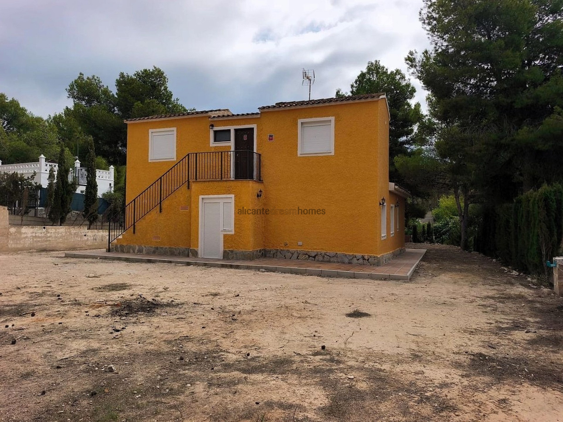 Resale - 4 Bedroom 3 Bathroom Villa in Tibi -  - Alicante