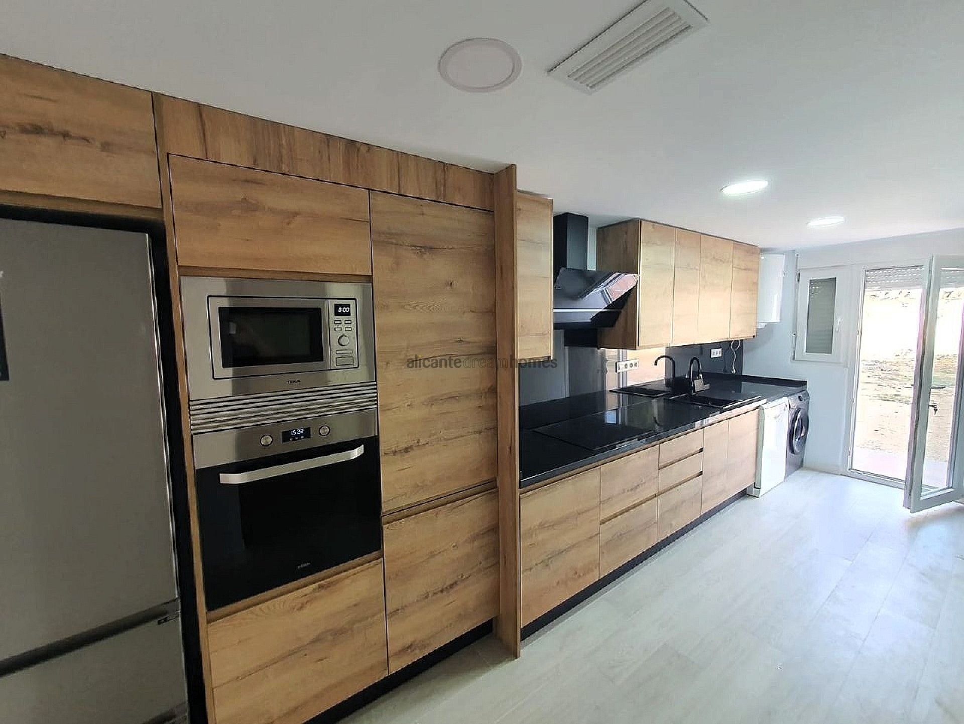 Resale - 4 Bedroom 3 Bathroom Villa in Tibi -  - Alicante