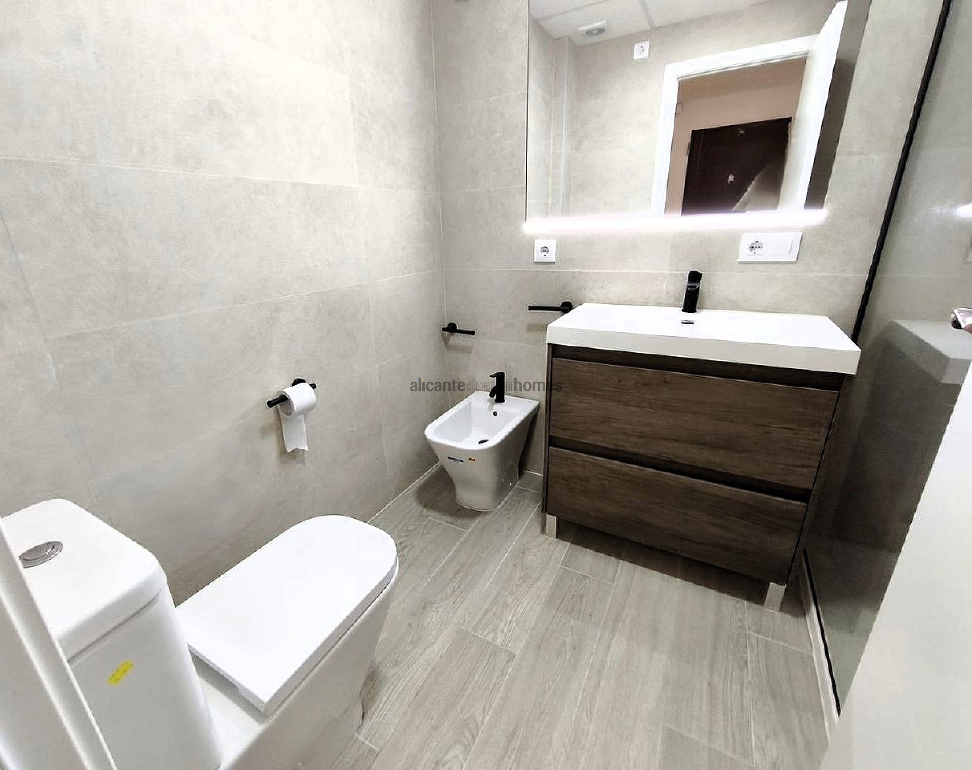 Resale - 4 Bedroom 3 Bathroom Villa in Tibi -  - Alicante