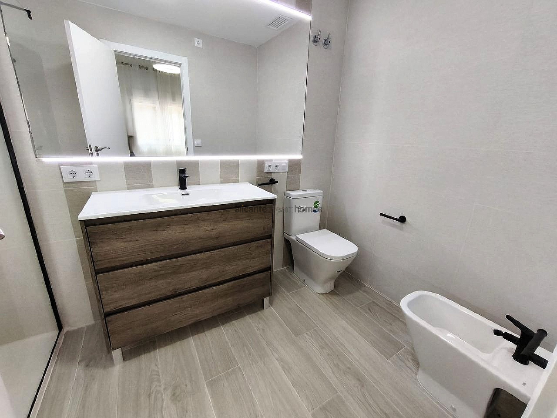 Resale - 4 Bedroom 3 Bathroom Villa in Tibi -  - Alicante