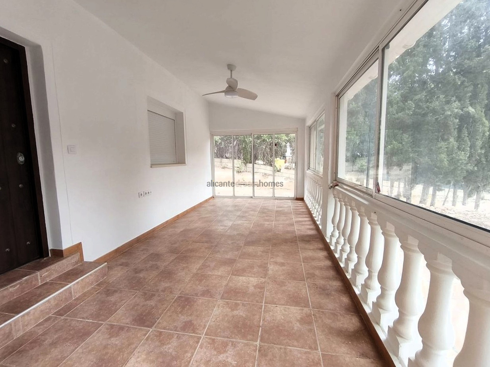 Resale - 4 Bedroom 3 Bathroom Villa in Tibi -  - Alicante