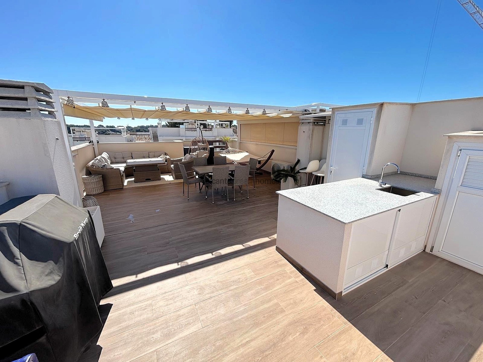 Resale - 3 Bedroom 2 Bathroom Apartment in Torrevieja -  - Alicante